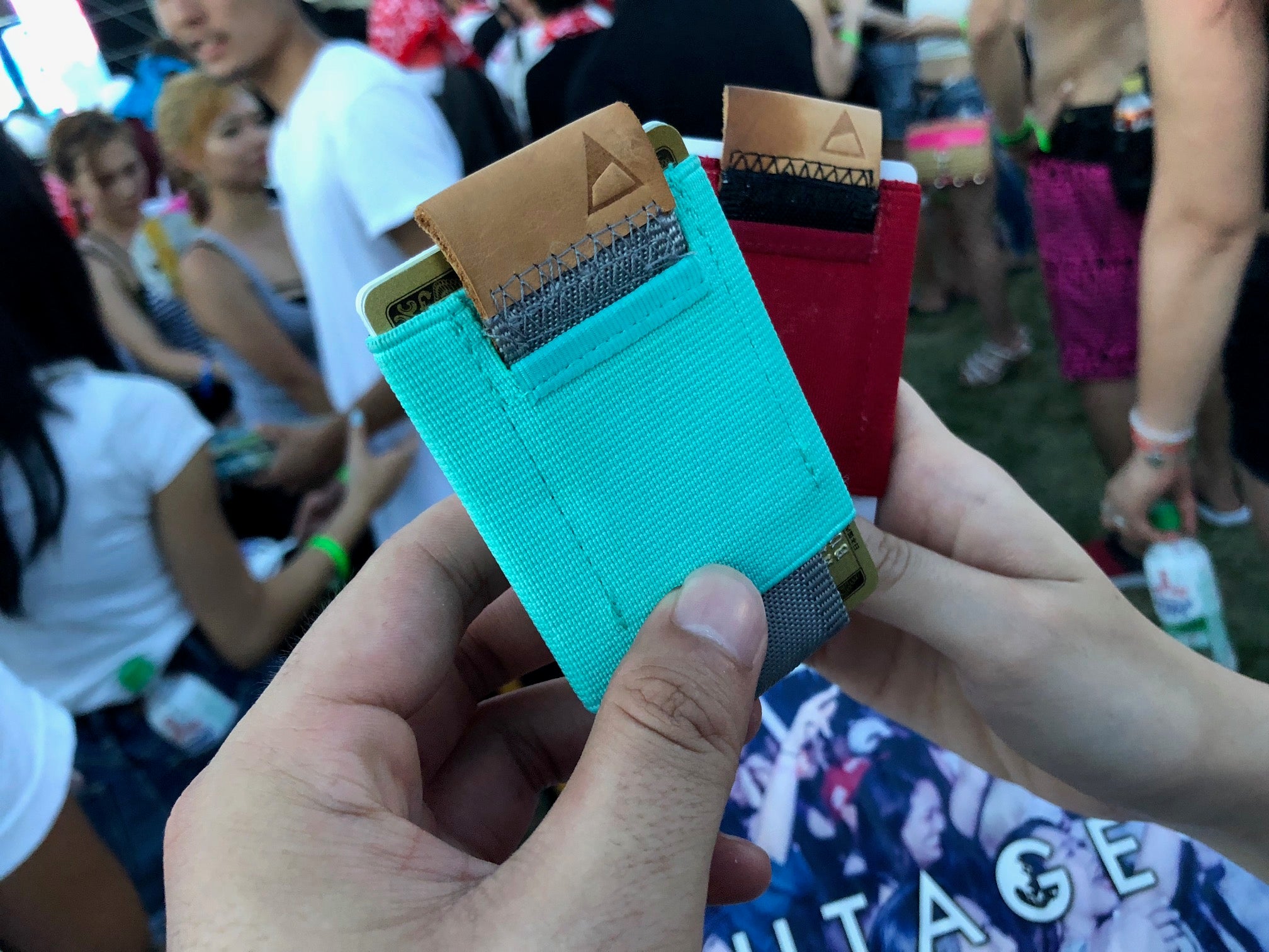 ミニマリスト必見!!簡単にカードが出せるミニ財布「NOMATIC