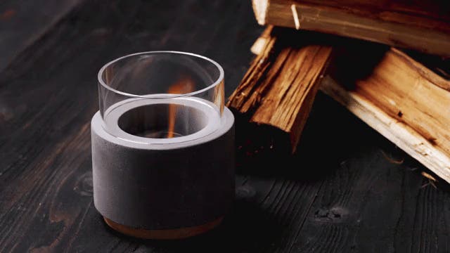 アロマの香りとゆれる炎がやさしく五感を包み込む。あなただけの