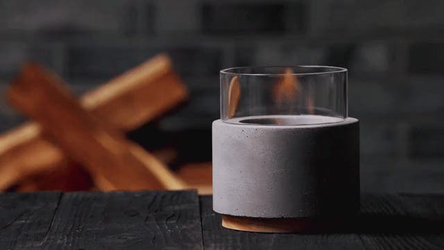 アロマの香りとゆれる炎がやさしく五感を包み込む。あなただけの