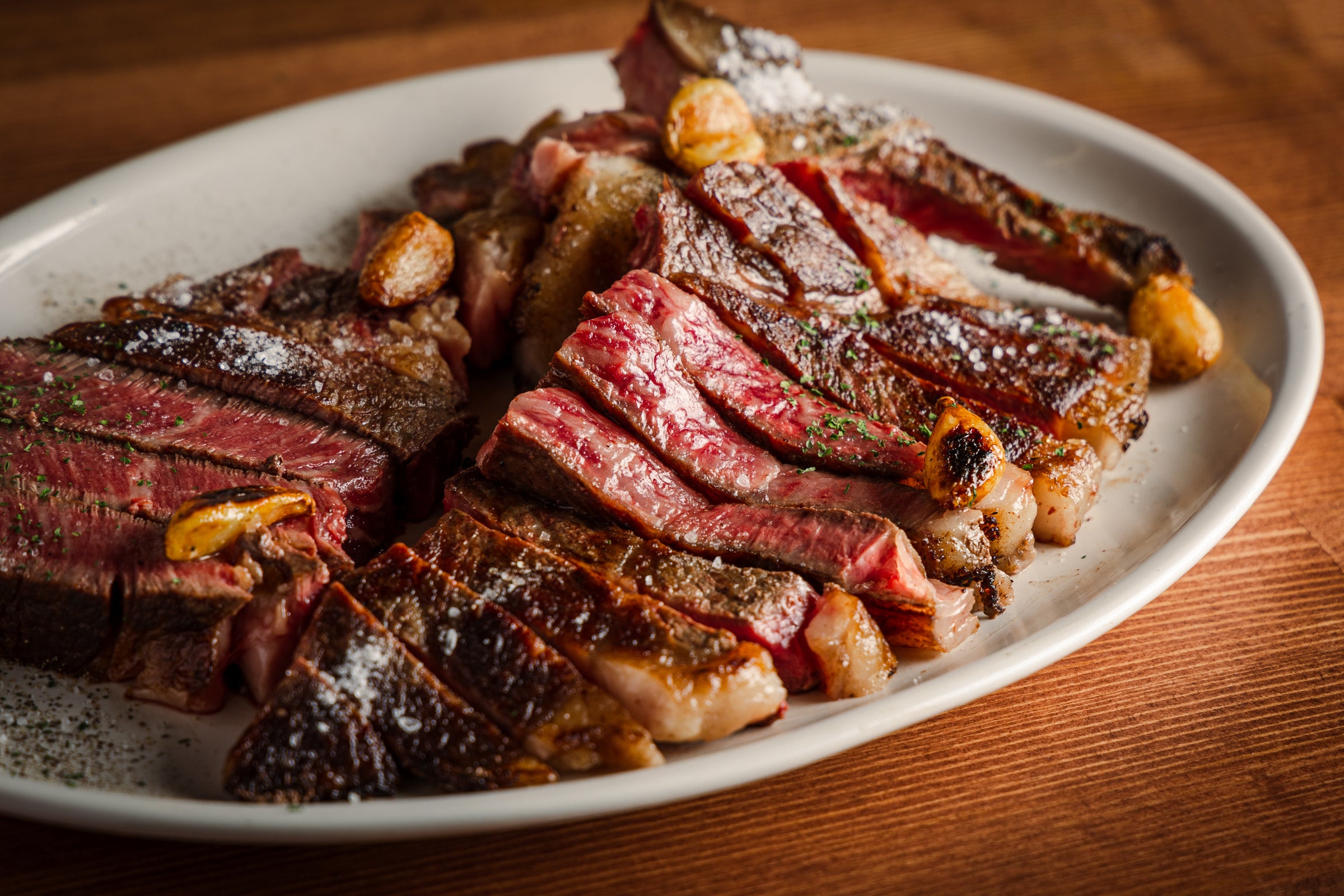 完全紹介制】驚愕のステーキハウスが誕生。Tボーンステーキが半額に