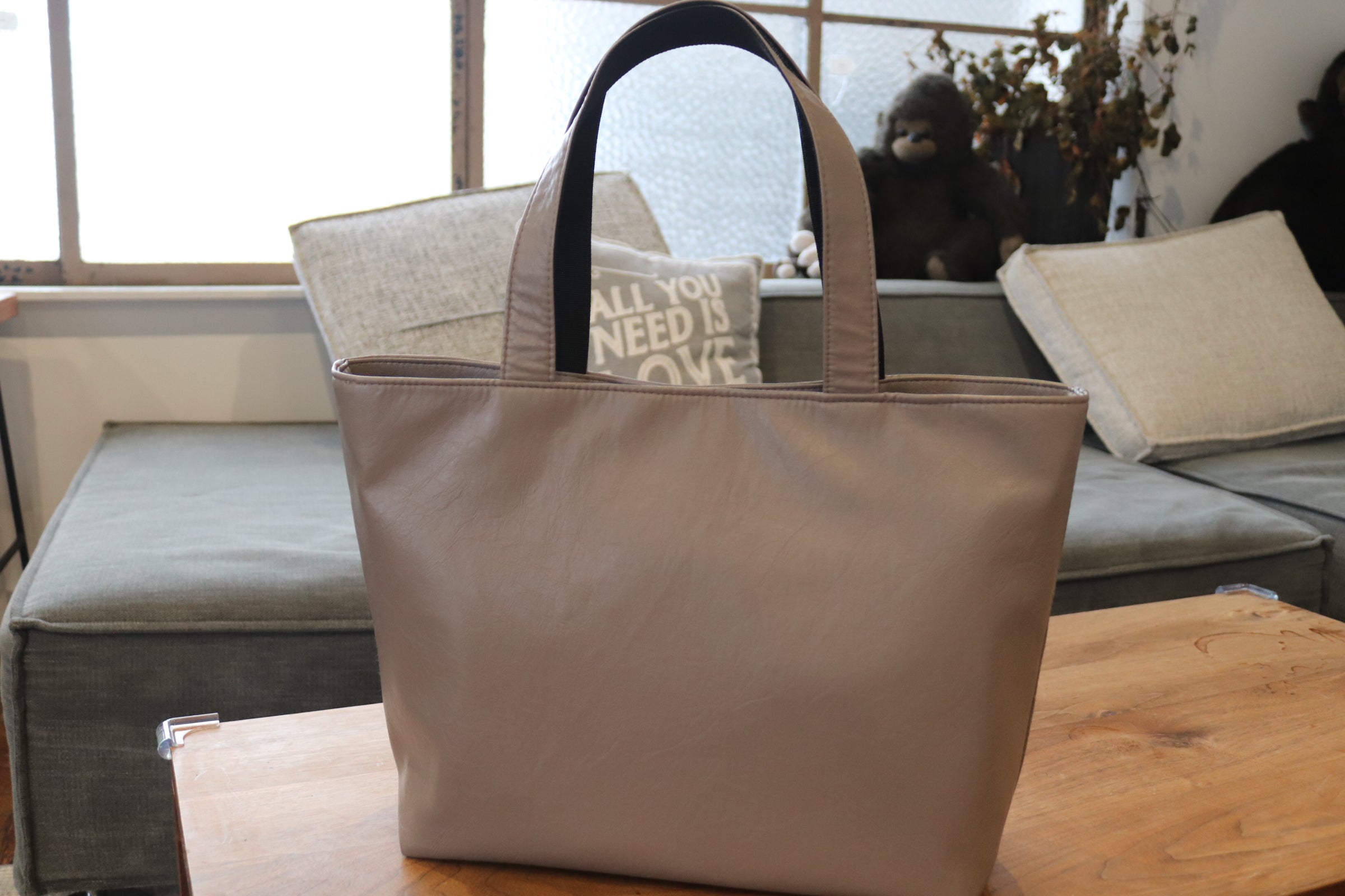 高級感と機能性を兼ね備えた 軽くて柔らかな【大人の