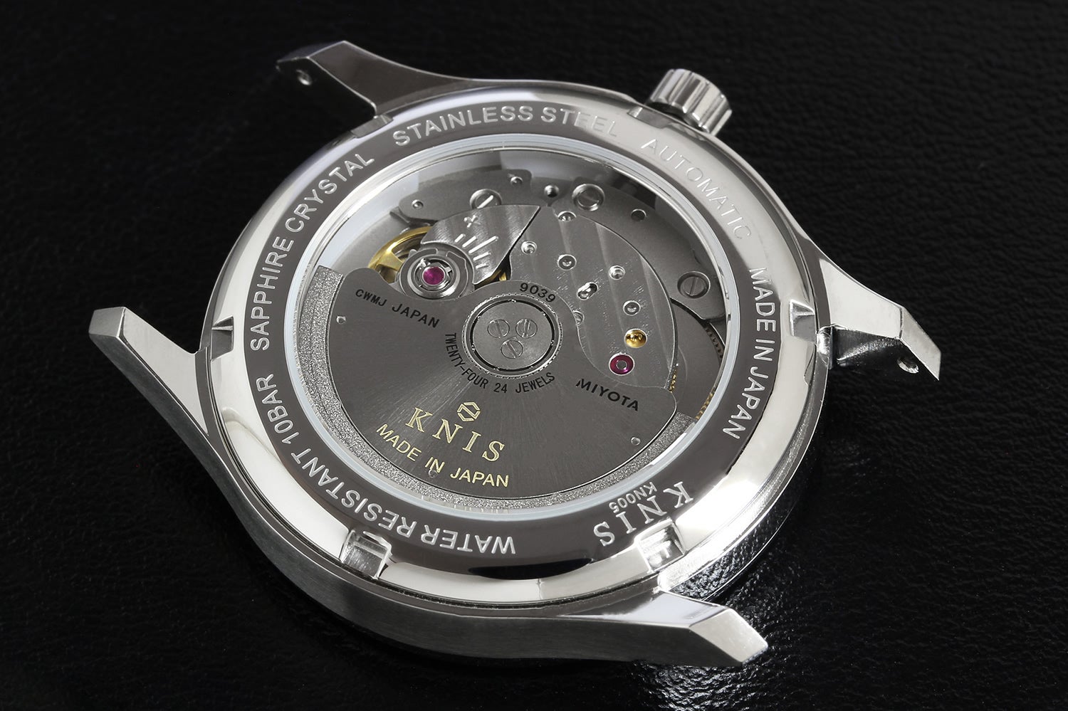 時代を超える文字盤美、彫金インデックスが時を刻む日本製自動巻き