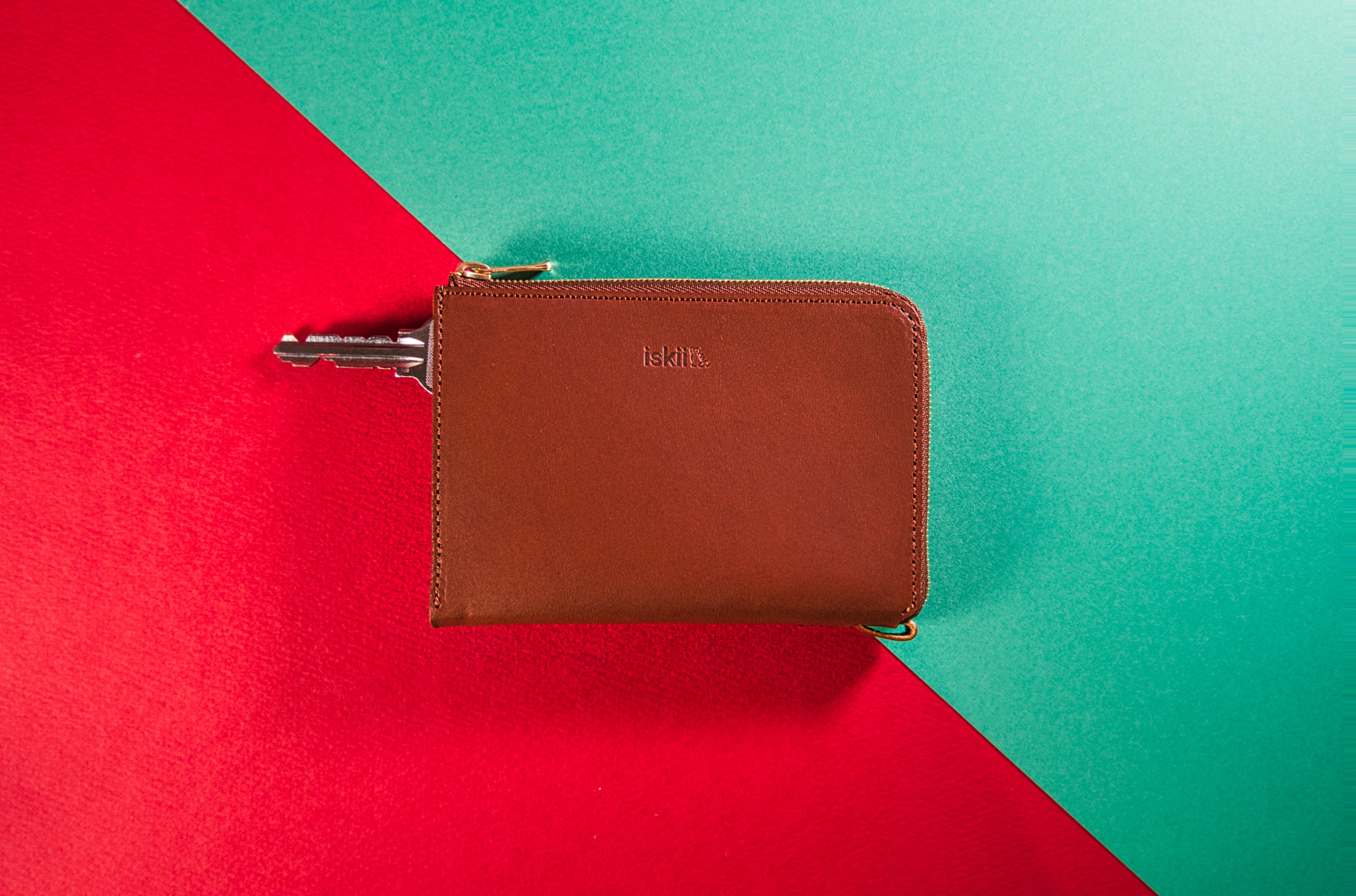 0.5秒で鍵を操るキーウォレット【新体験】薄型エレガント×大容量な