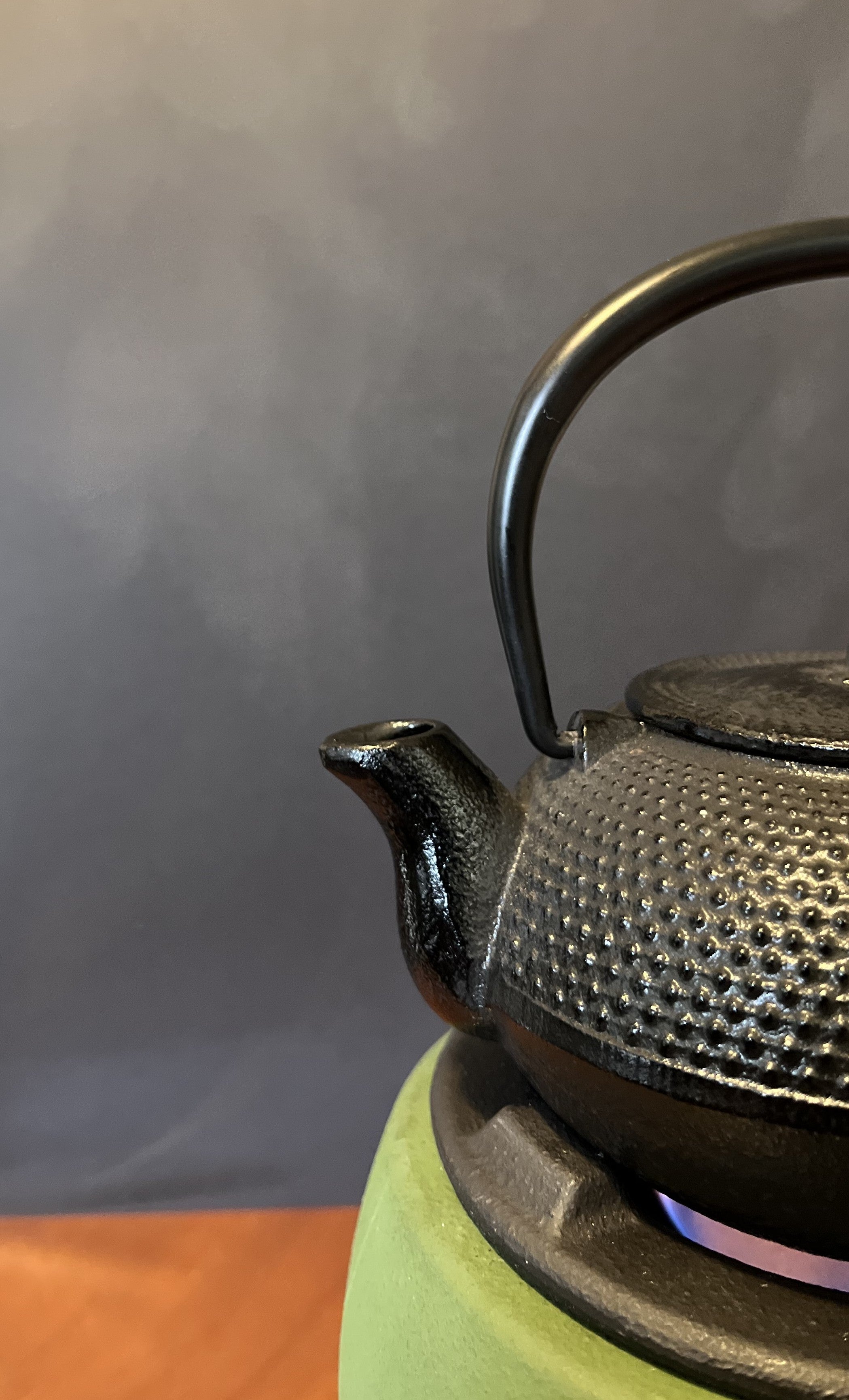 Makuake｜灰のいらない、現代の火鉢──“ちいさな火ばち”で始まる炭火