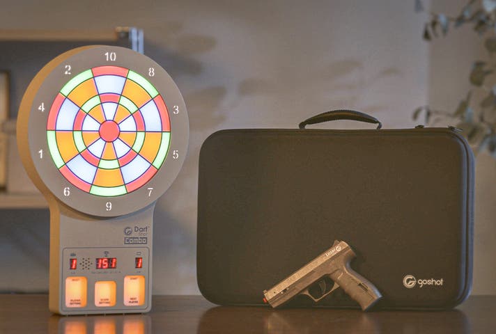 撃っても飾っても本格派。実銃規格のアメリカ射撃訓練用レーザーガン