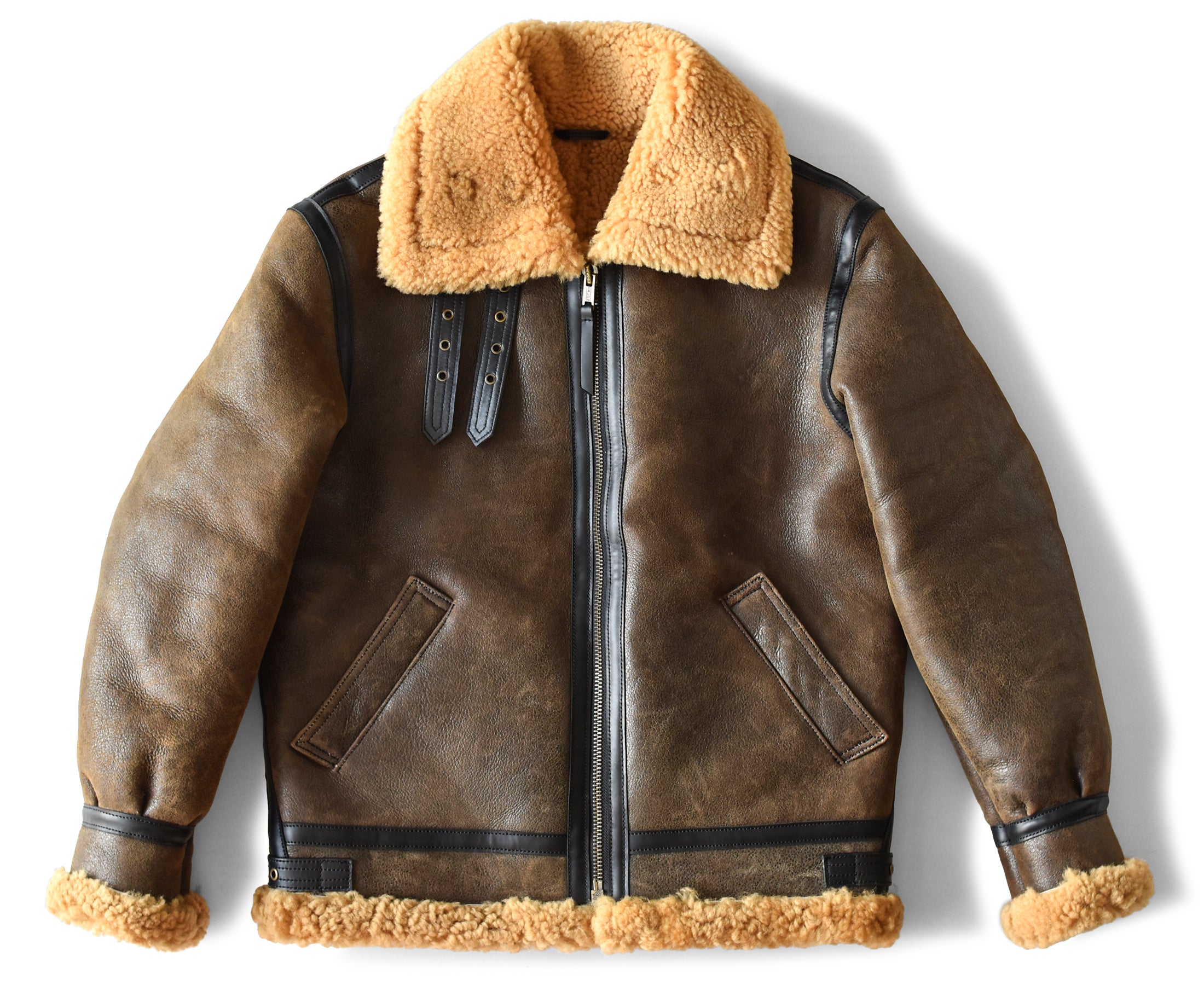 暖かさと上質感を纏う、冬の定番ヘビーアウターB3ムートンジャケットを