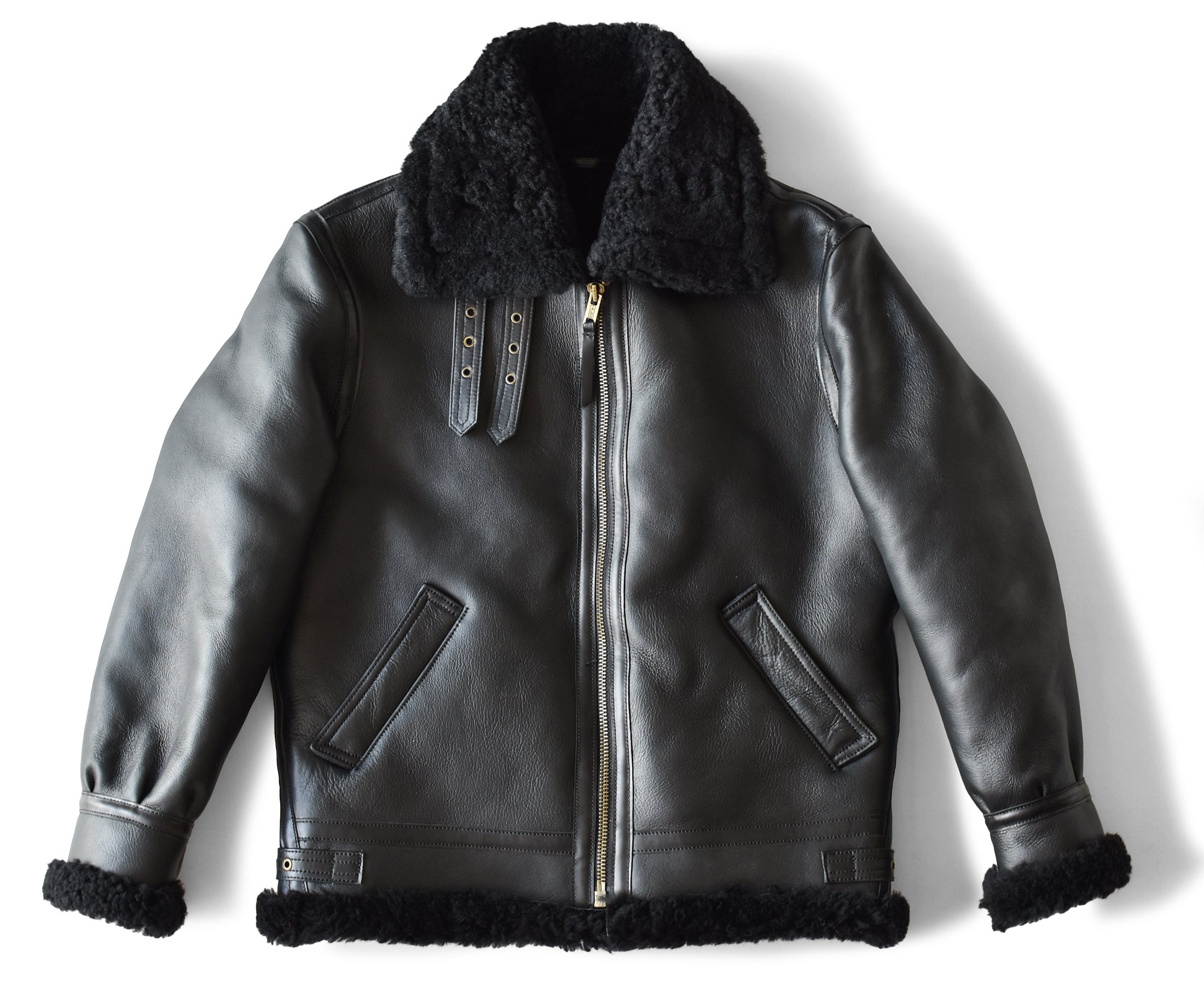 暖かさと上質感を纏う、冬の定番ヘビーアウターB3ムートンジャケットを