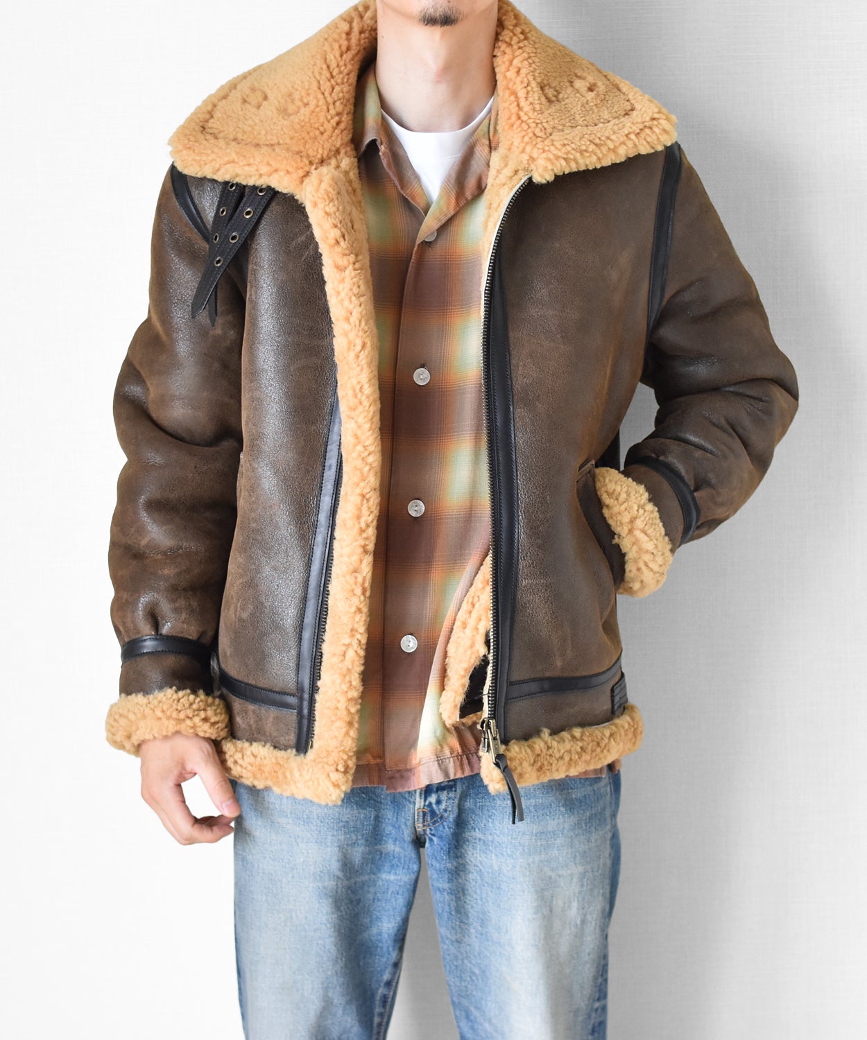 暖かさと上質感を纏う、冬の定番ヘビーアウターB3ムートンジャケットを