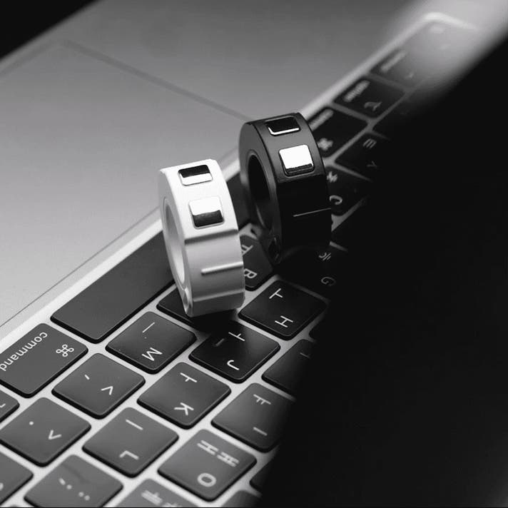 寝転んでも使える！指先だけで自由操作の未来リングマウス登場