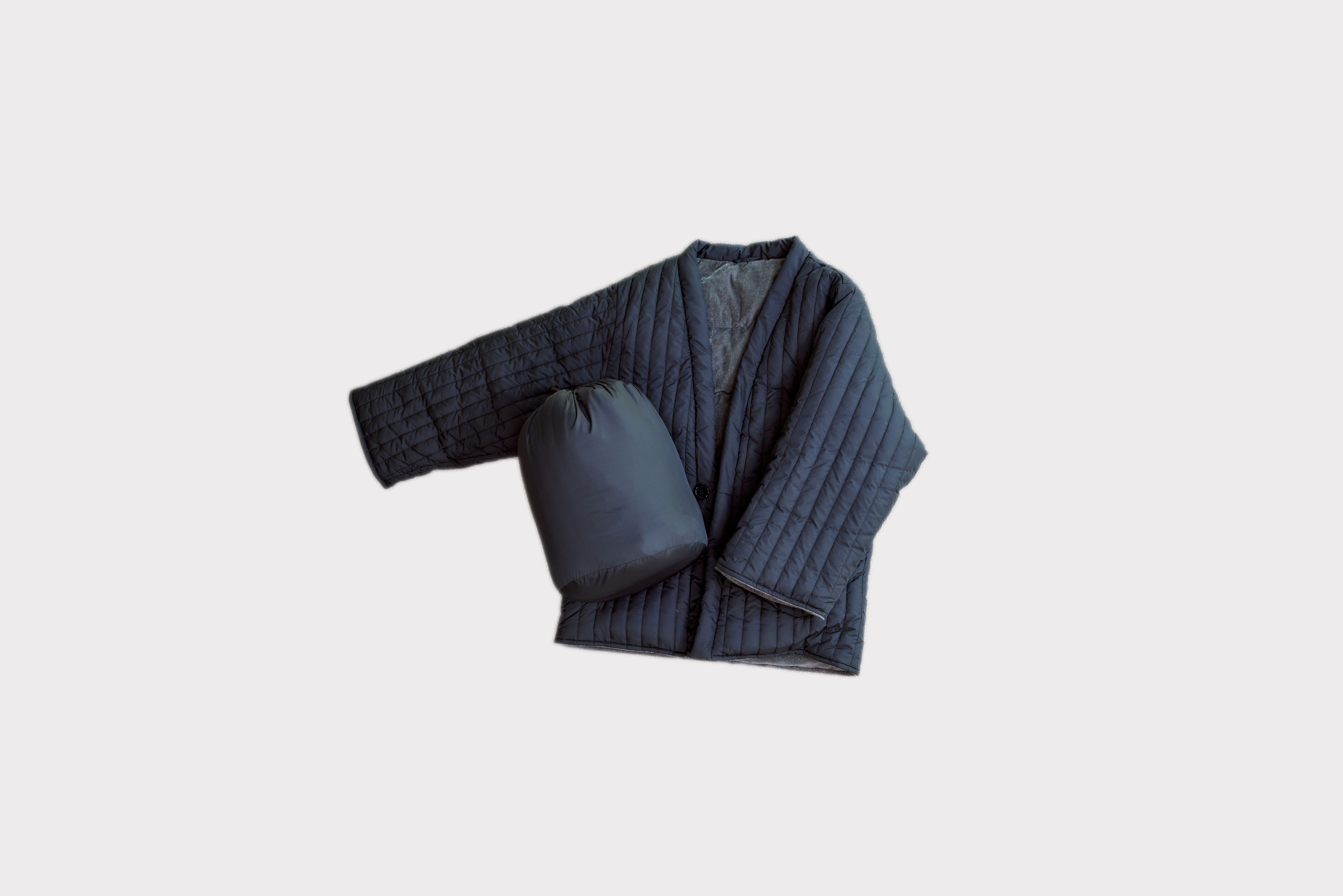 日本発】真冬でも1枚で暖房不要。薄くて暖かい、着る布団『コスモ