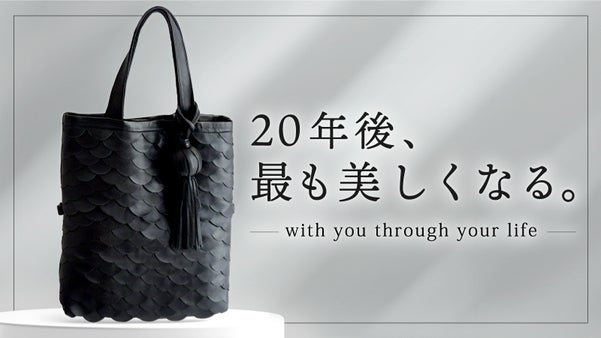 本革製、でもふんわり軽い。あなたの時間を吸い込み、唯一の艶を放つエイジングレザー