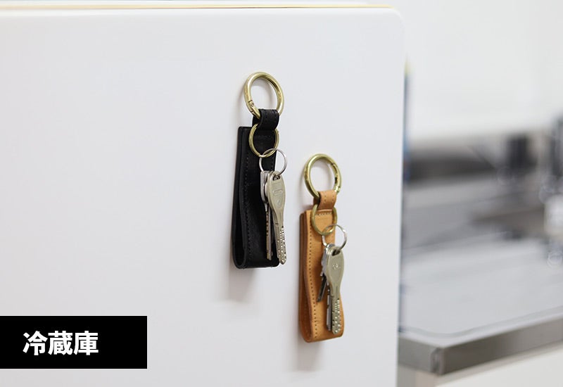 ピタッ！ 鍵は貼って保管、濡れた傘は吊るして携帯。マグネット