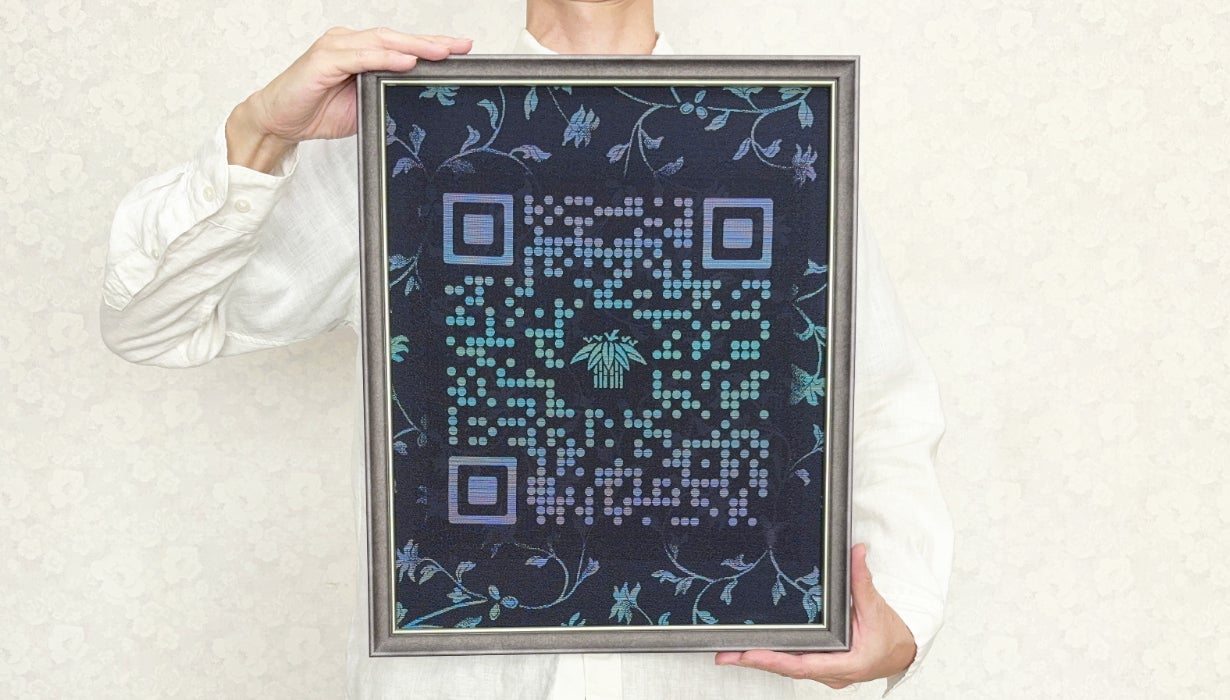 QRコードがアートに変わる。読み取りが楽しくなる西陣織アートフレーム