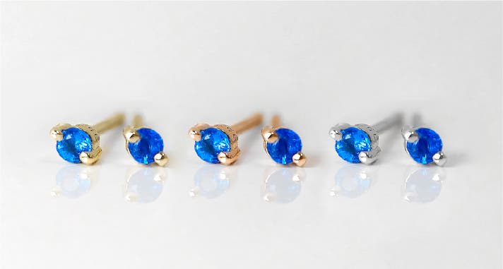 ドイツ原産の希少石アウイナイトひときわ青く光る星シリウスをイメージ