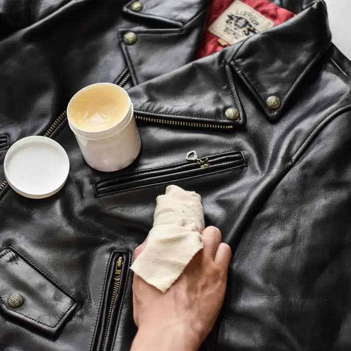 ニュージーランド産羊革で仕立てた、高級感を極めたレザーダウン