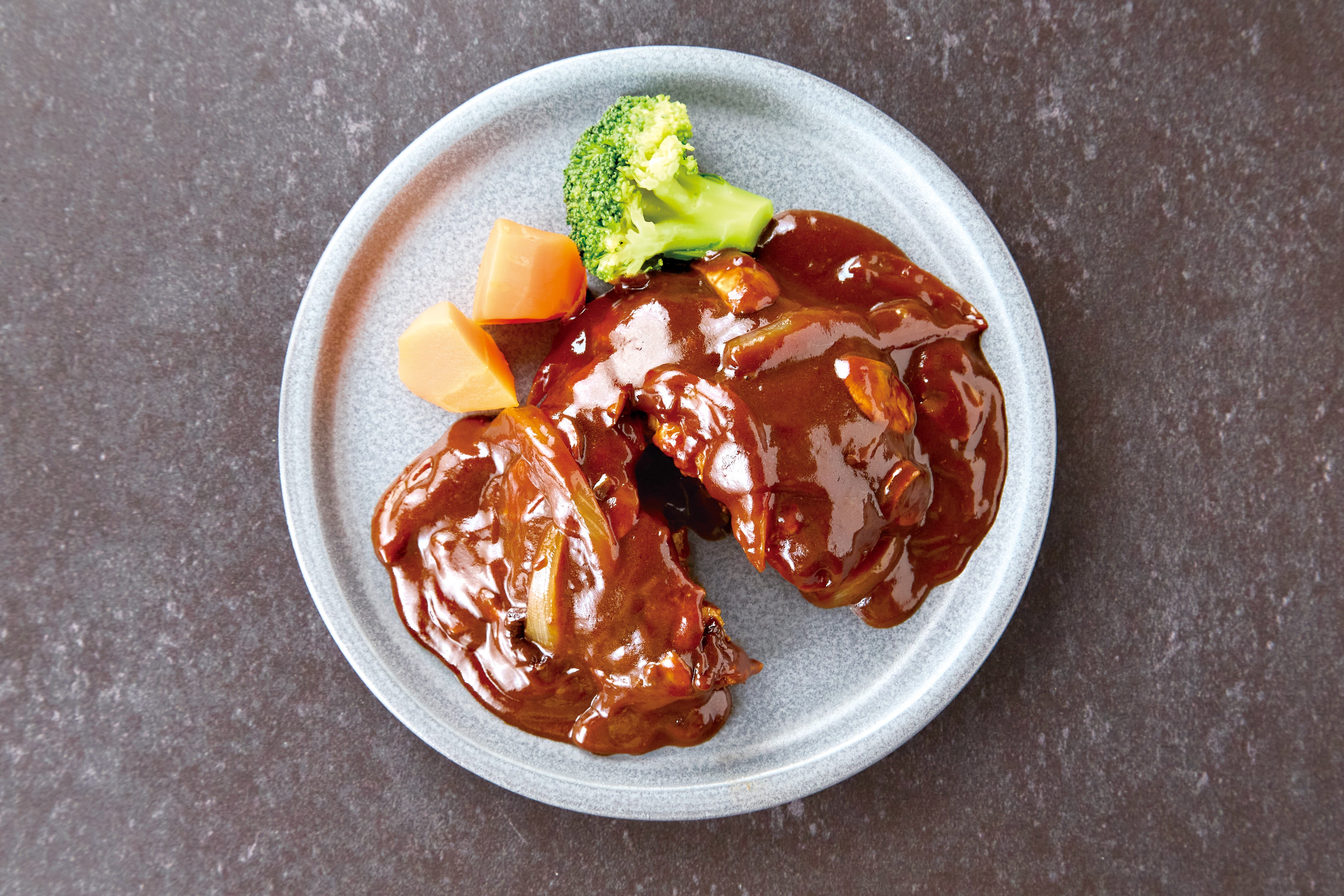 門外不出のとろける煮込みハンバーグ、ついに解禁。 友添商店13年の