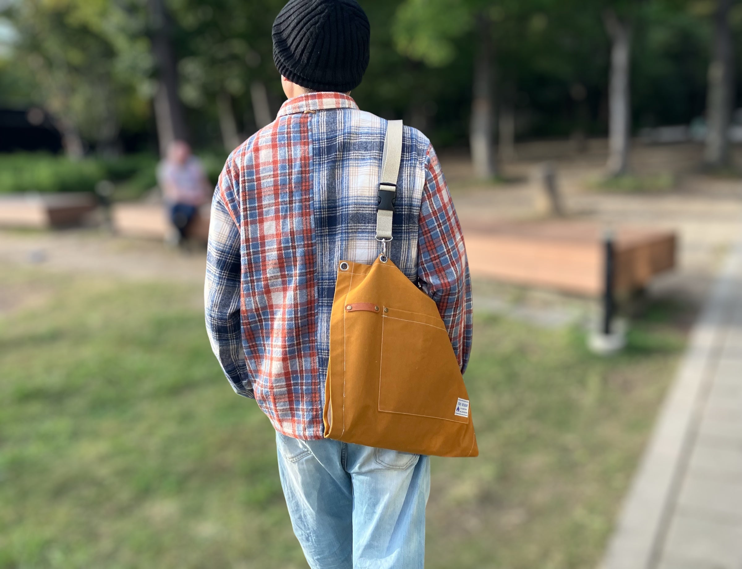 大容量のカバンがエプロンに進化！キャンプや現場で大活躍！【着る