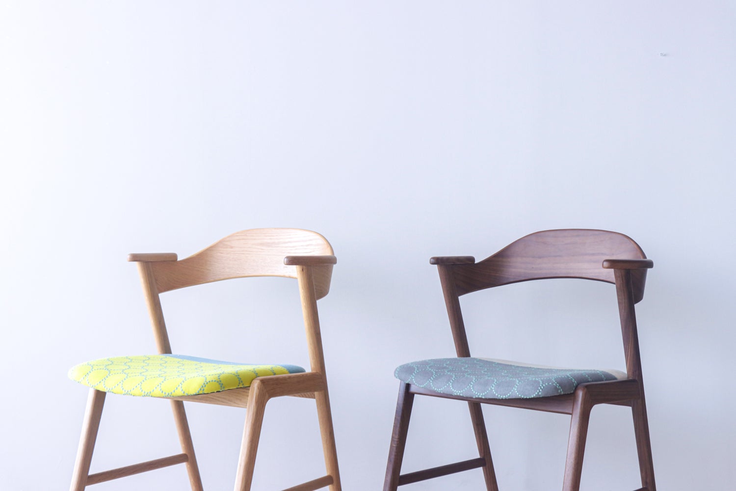 座り方が、選べる椅子！ミナ ペルホネンの生地を張った北欧デザインの