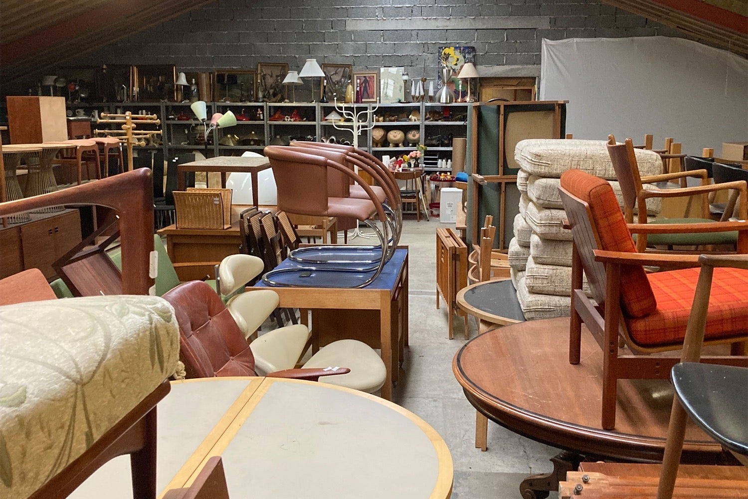 座り方が、選べる椅子！ミナ ペルホネンの生地を張った北欧デザインの