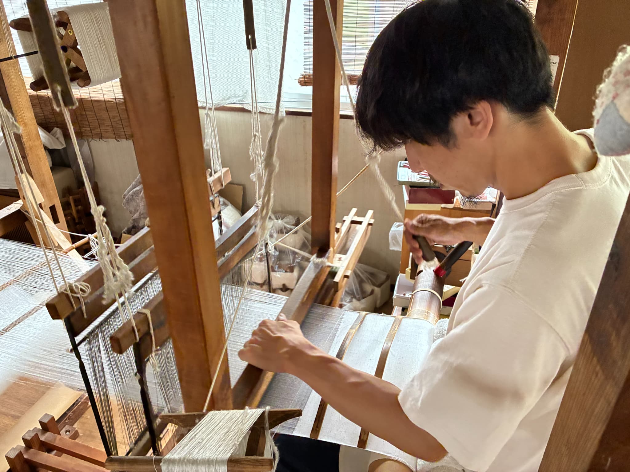800年の伝統の技が息づく総手仕事・少量生産の牛首紬の反物をバッグに