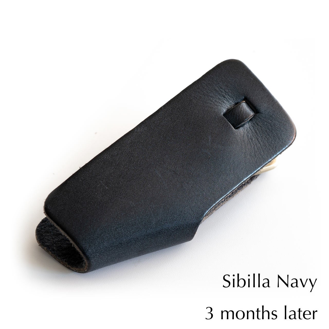 金具を使わない、ミニマルを極めた、革だけのキーケース《結ぶ