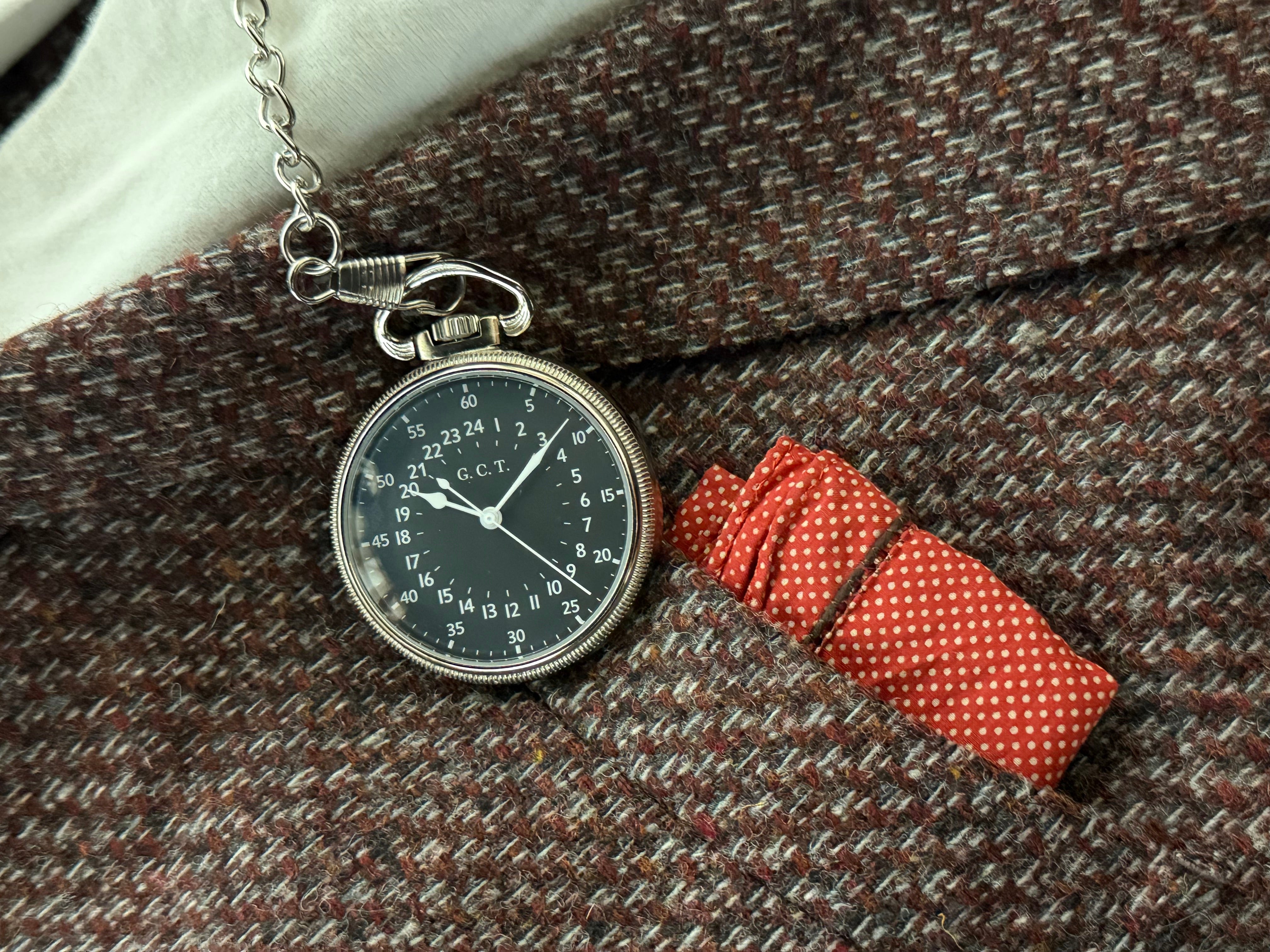 懐中時計にも腕時計にも。二刀流の復刻ミリタリー。｜マクアケ