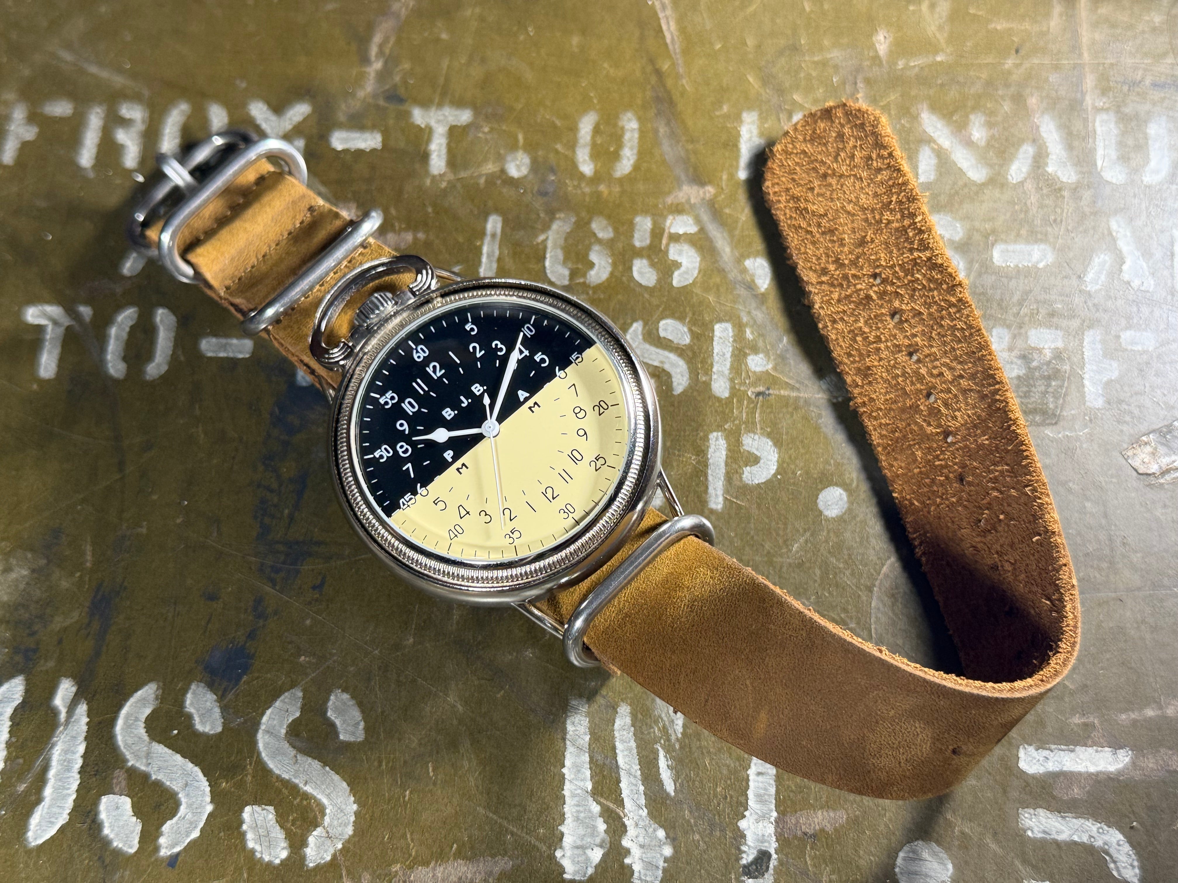 懐中時計にも腕時計にも。二刀流の復刻ミリタリー。｜マクアケ