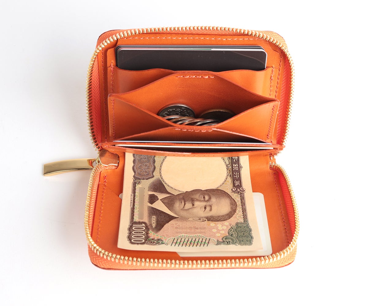 スマート決済を実現した極上の収納美【お札を折らないミニ財布sort