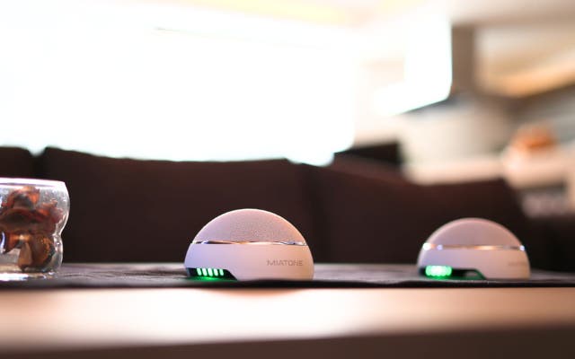 全方位に響く3Dサウンド。音と光で奏でるTWS搭載プラネット型ツイン