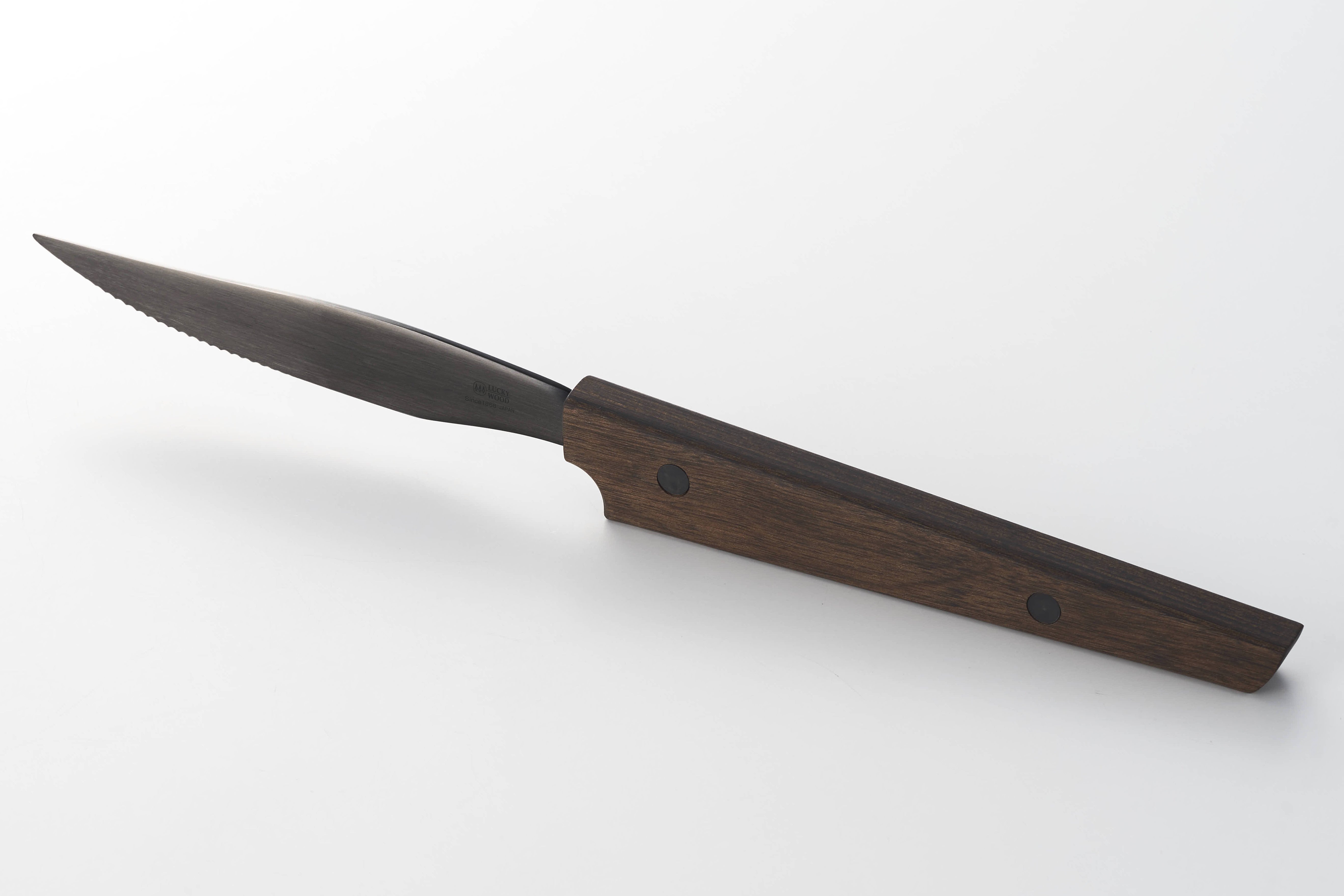 燕三条発！手に馴染む「木柄」瞬時に使える「ひねり」自立型ステーキ