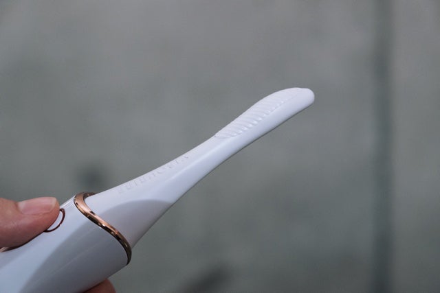 口の中から表情筋へアプローチする。ライオンの新しい美容機器
