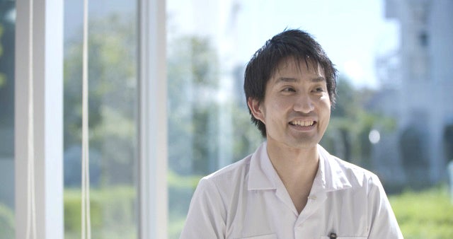 口の中から表情筋へアプローチする。ライオンの新しい美容機器