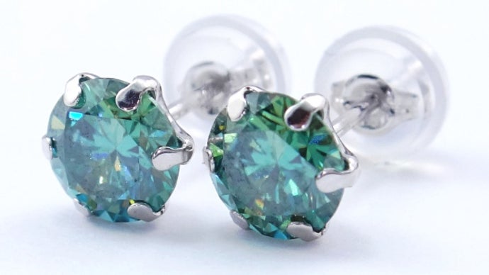 18金】ダイヤモンド以上に輝く！珍しい色彩が虜になるグリーンモアサ