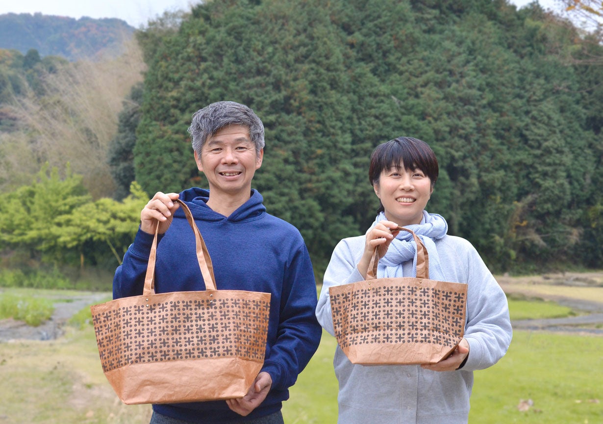 捨てられる米袋が、革のように育つバッグへ。「米米バッグ」｜マクアケ