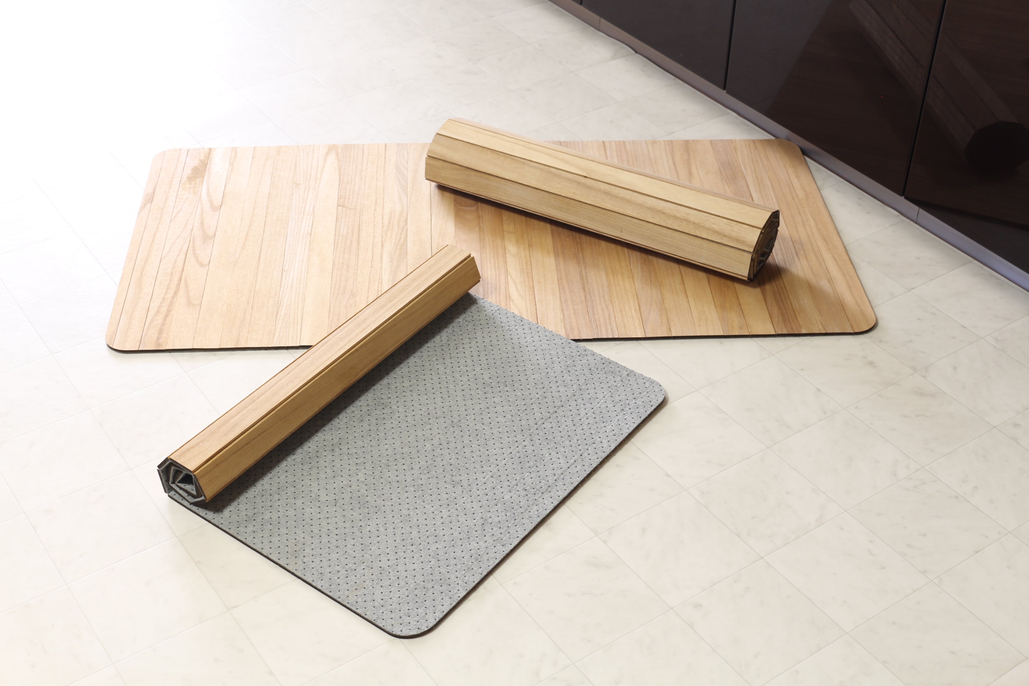 キッチンが安らぎの空間に＿洗濯不要、天然消臭。呼吸する桐のキッチン