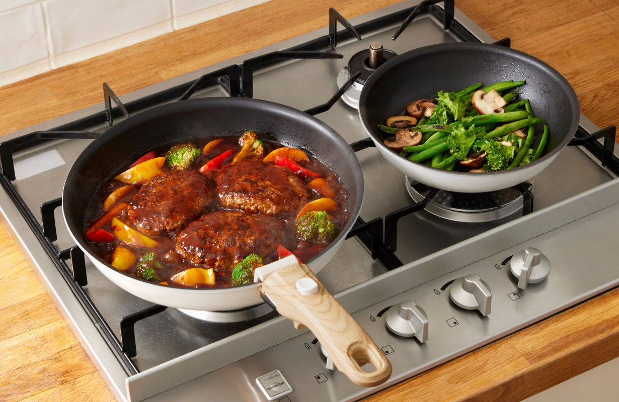 PFASフリーで安全調理】耐熱380℃、金属ヘラOKの無塗装アルミ製