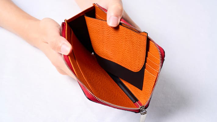 堂々たる薄さ。持つ人の品格を引き上げるクロコダイル革のL字束入れ