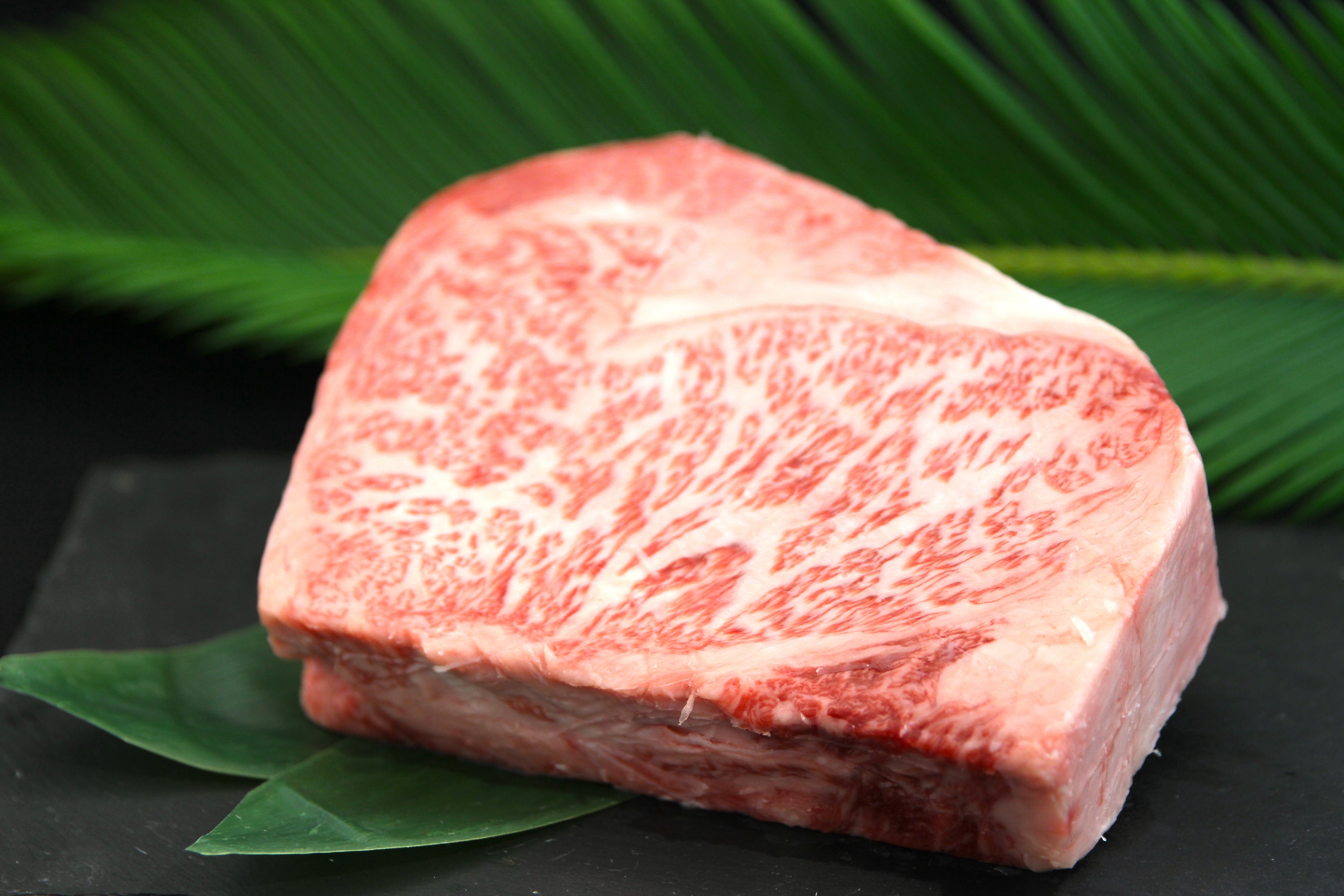 近江牛】A5ランク近江牛 × ハワイ産キアヴェ × 匠の熟成スモーク