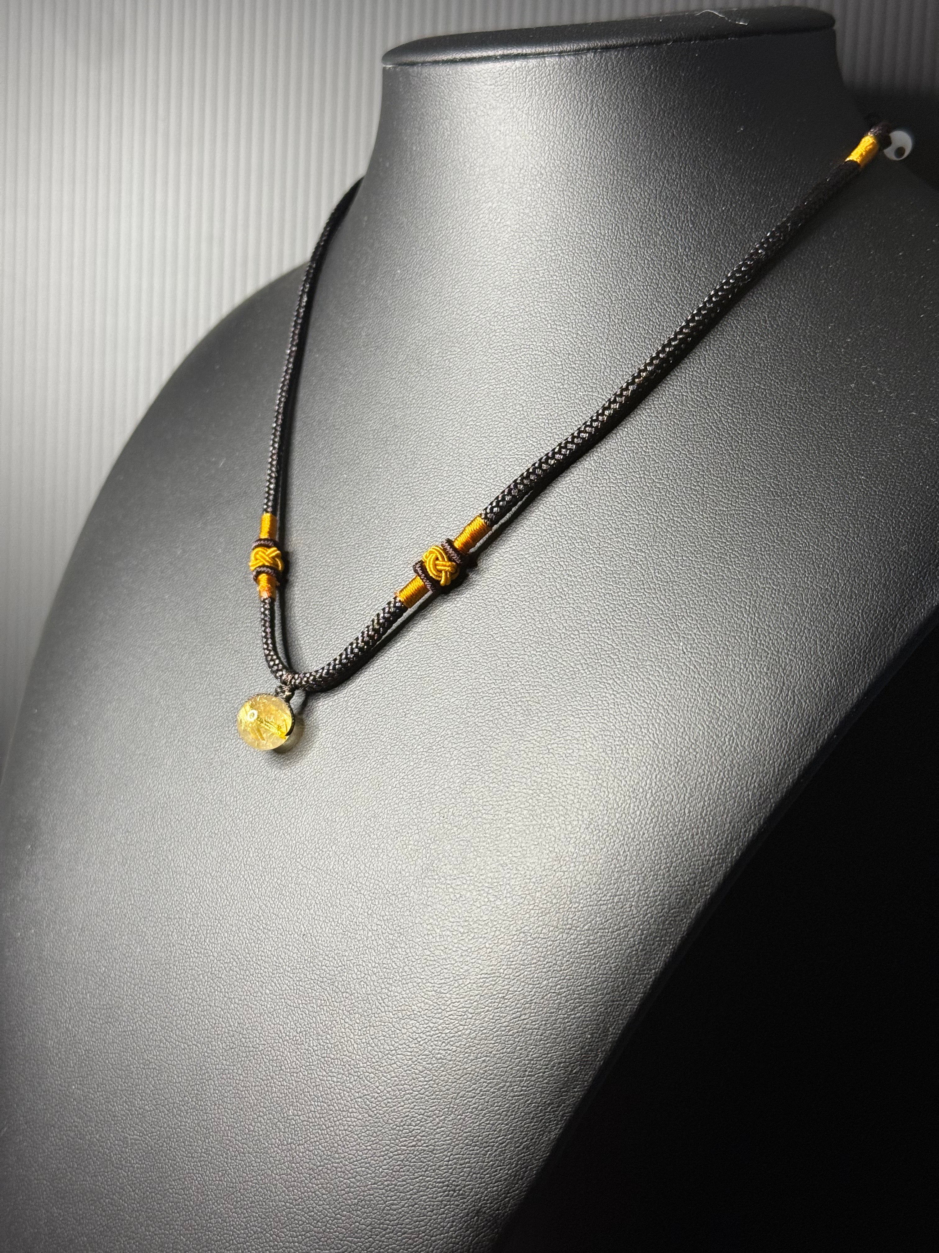 成功を引き寄せる“黄金の針” ルチルクオーツ金運ネックレス