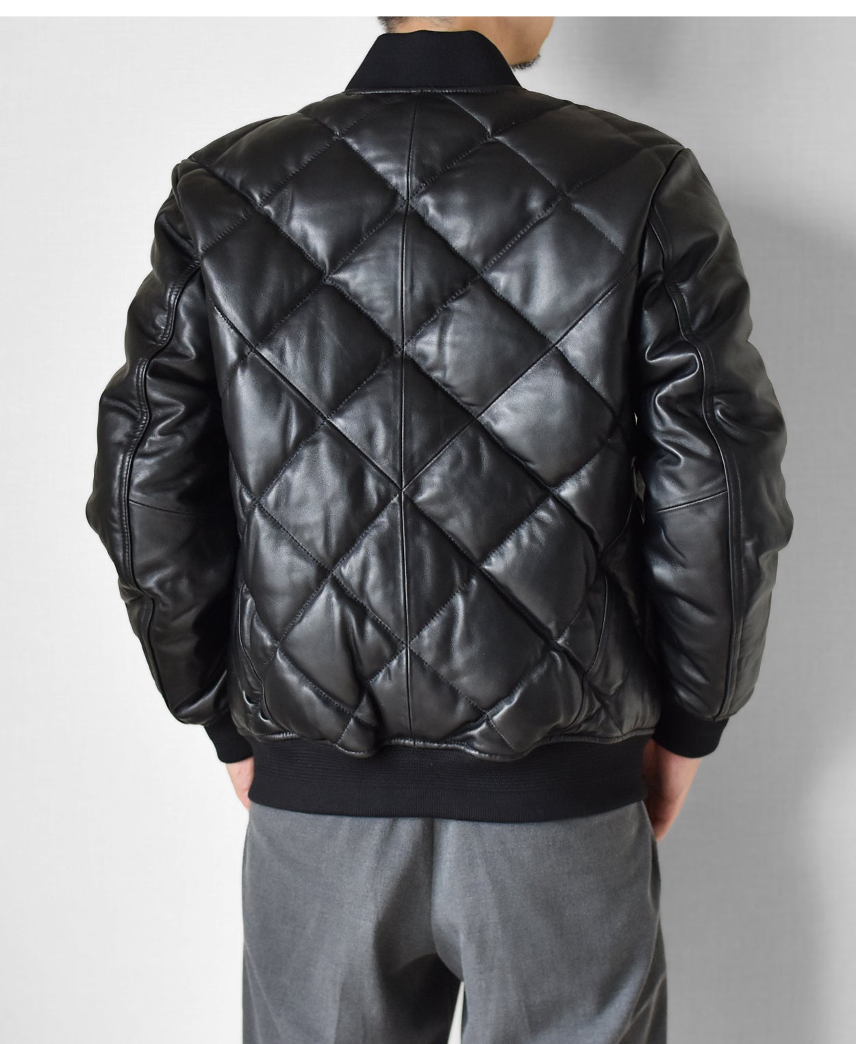 ニュージーランド産羊革とダウンが融合、冬を制するレザージャケットを