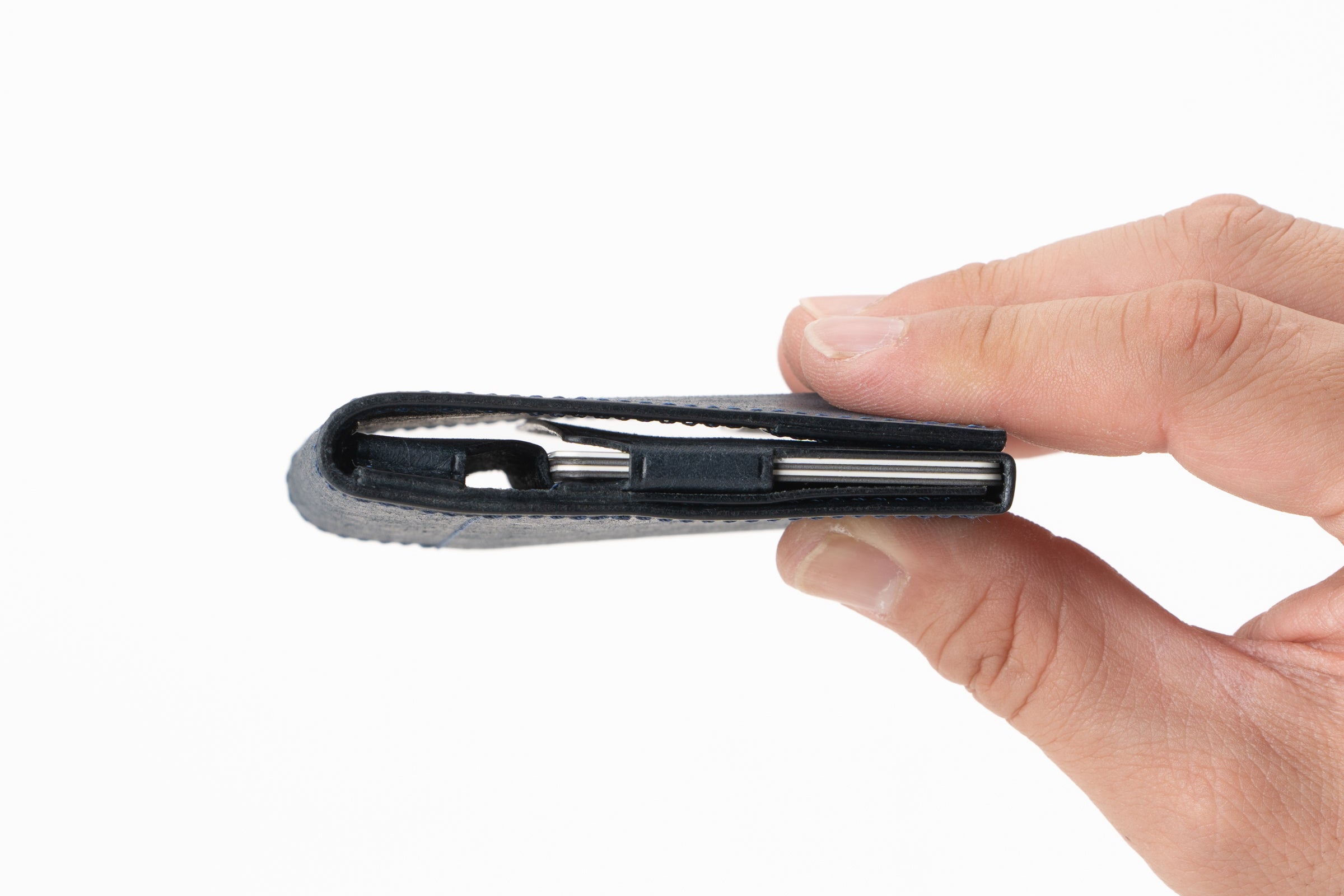 常識を越えた【極小サイズ】縦8.4×横8.8cmで仕立てた二つ折り財布