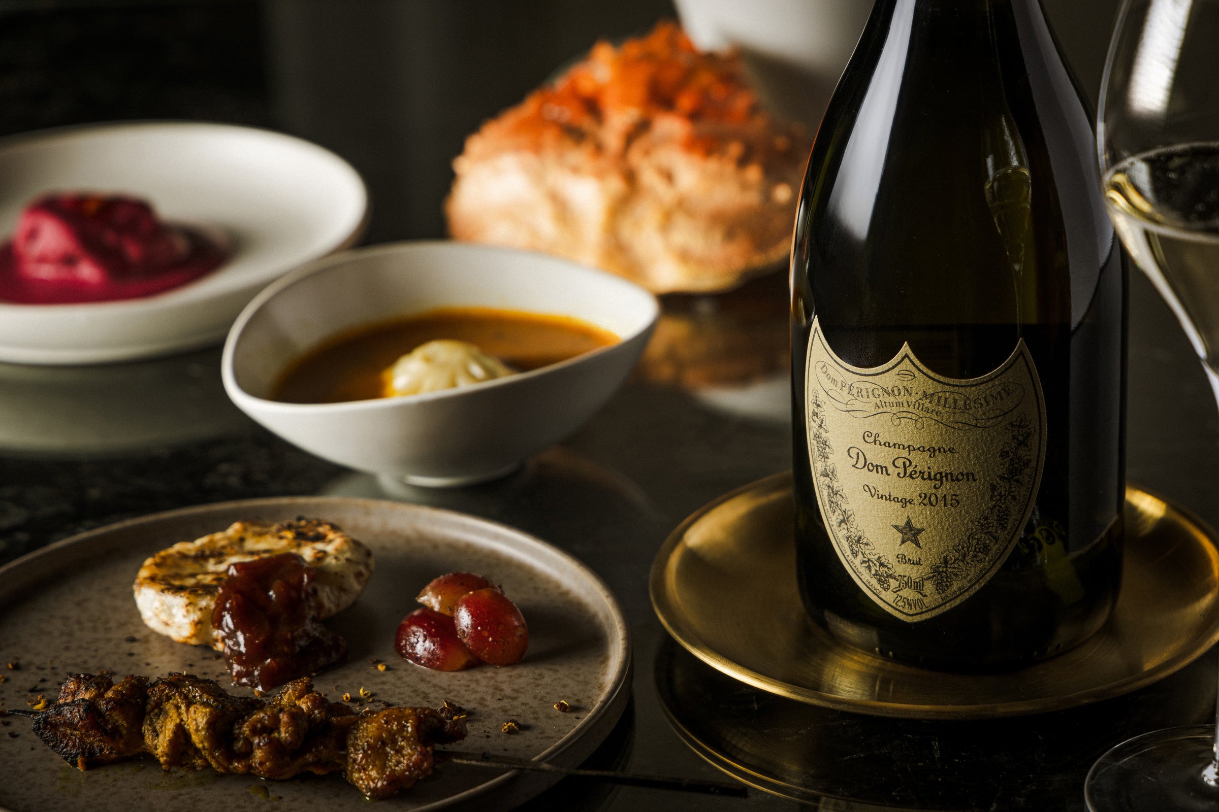ドンペリニヨンで始まる、モダンネパールとワインの贅沢な夜を。限定