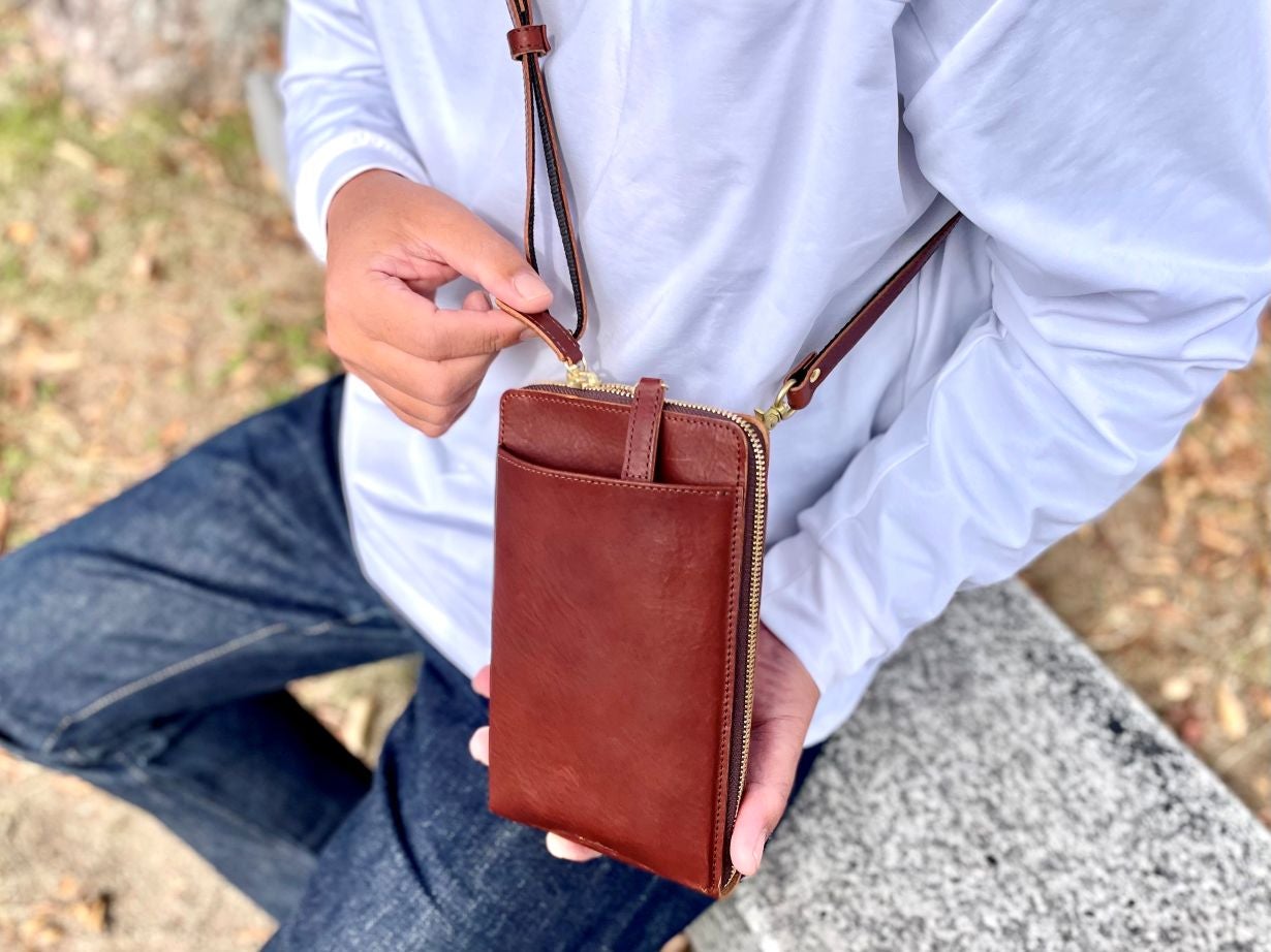 入れたまま充電&決済OK！スマートで大人の品格が漂うヴィンテージ