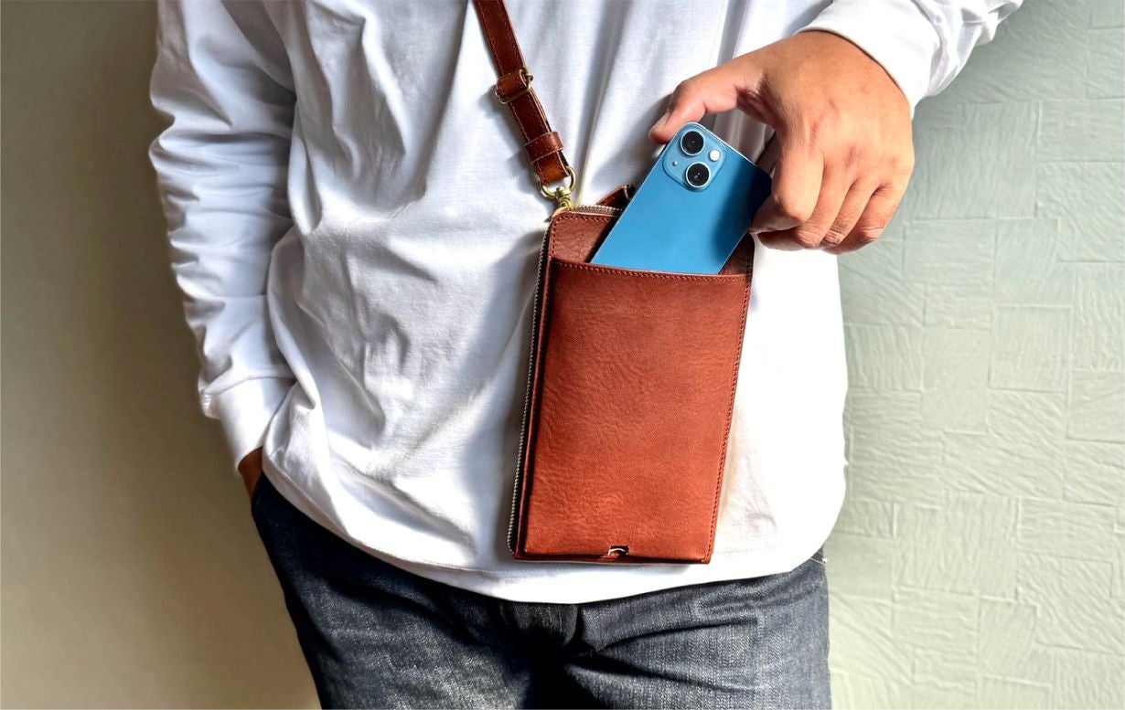 入れたまま充電&決済OK！スマートで大人の品格が漂うヴィンテージ