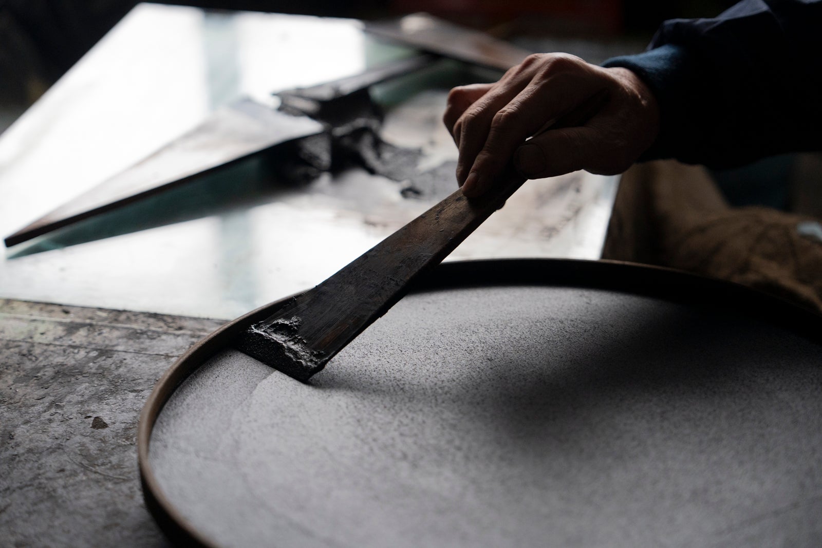 暮らしに寄り添う輪島塗。伝統漆器×デザインのサイドテーブル【石川県