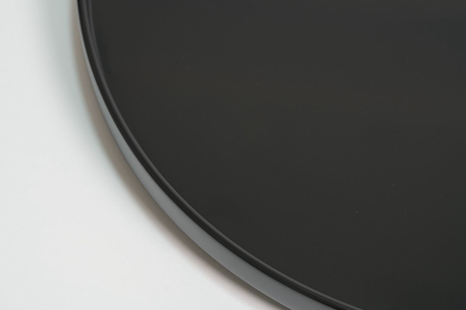 暮らしに寄り添う輪島塗。伝統漆器×デザインのサイドテーブル【石川県