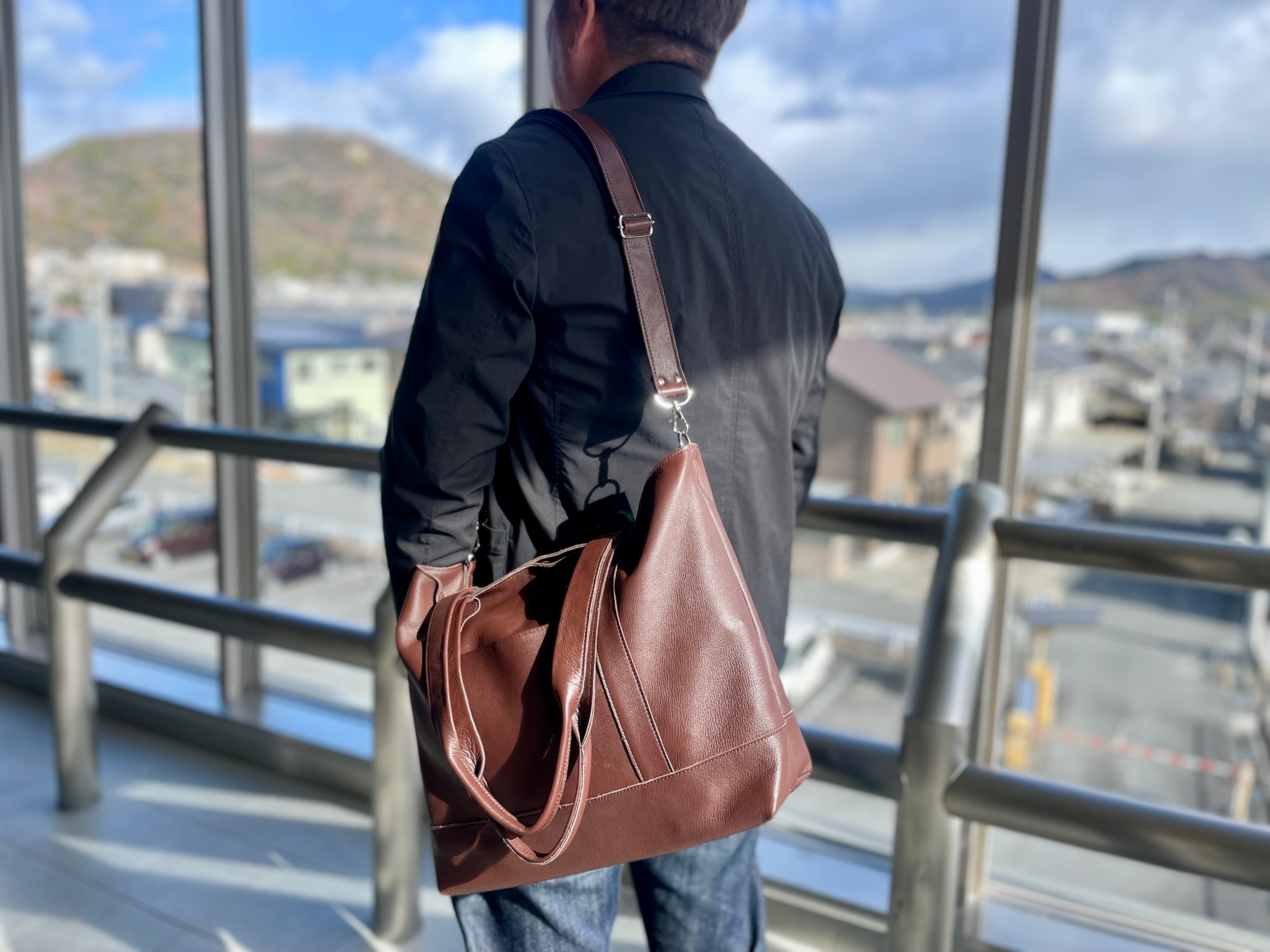 デッドストック革を愛着の湧くモノへ。軽くて柔らかな使い心地で日々