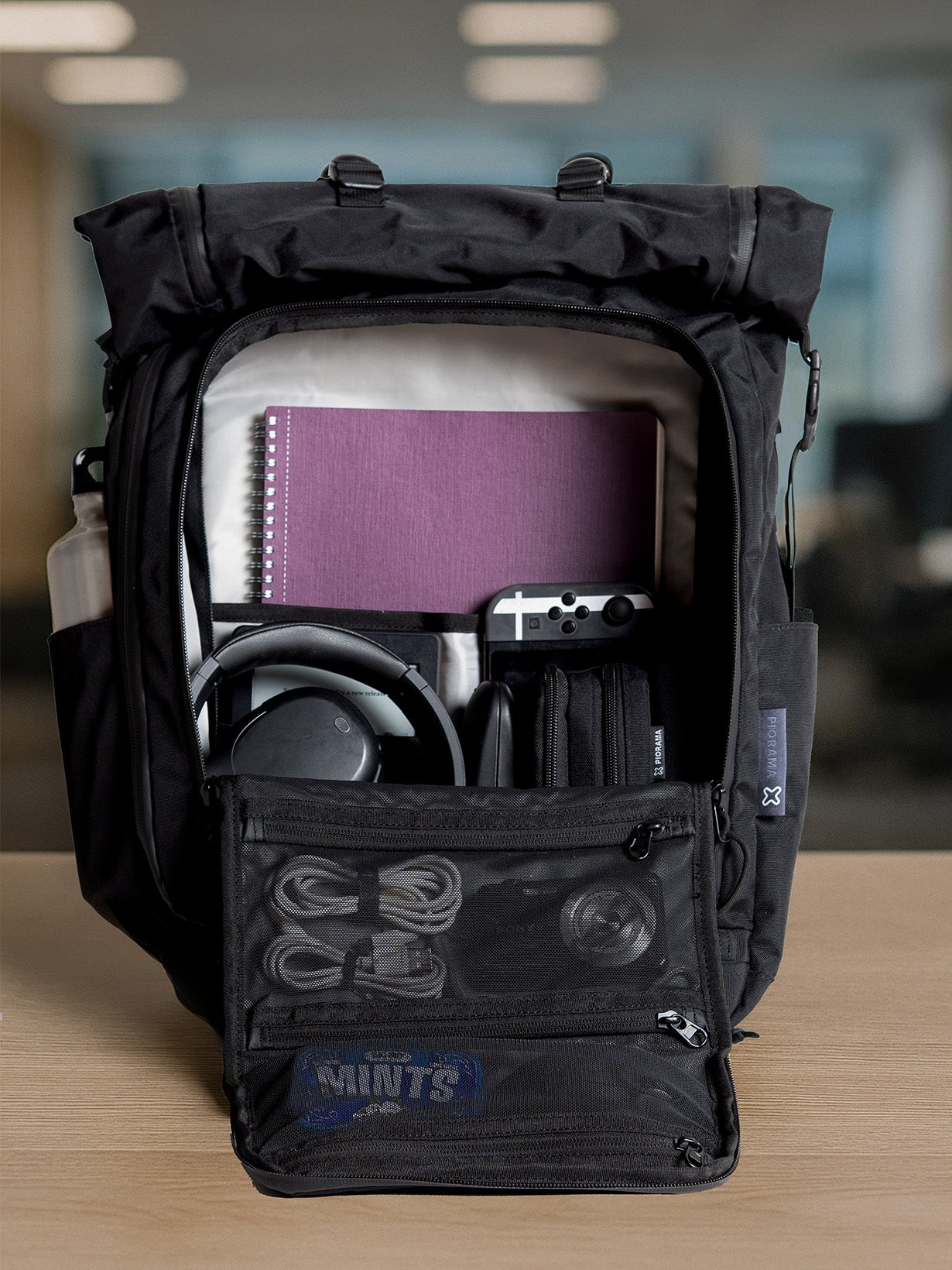 16Lから42Lまで】スーツケースのように180度全開。2WAYバックパック