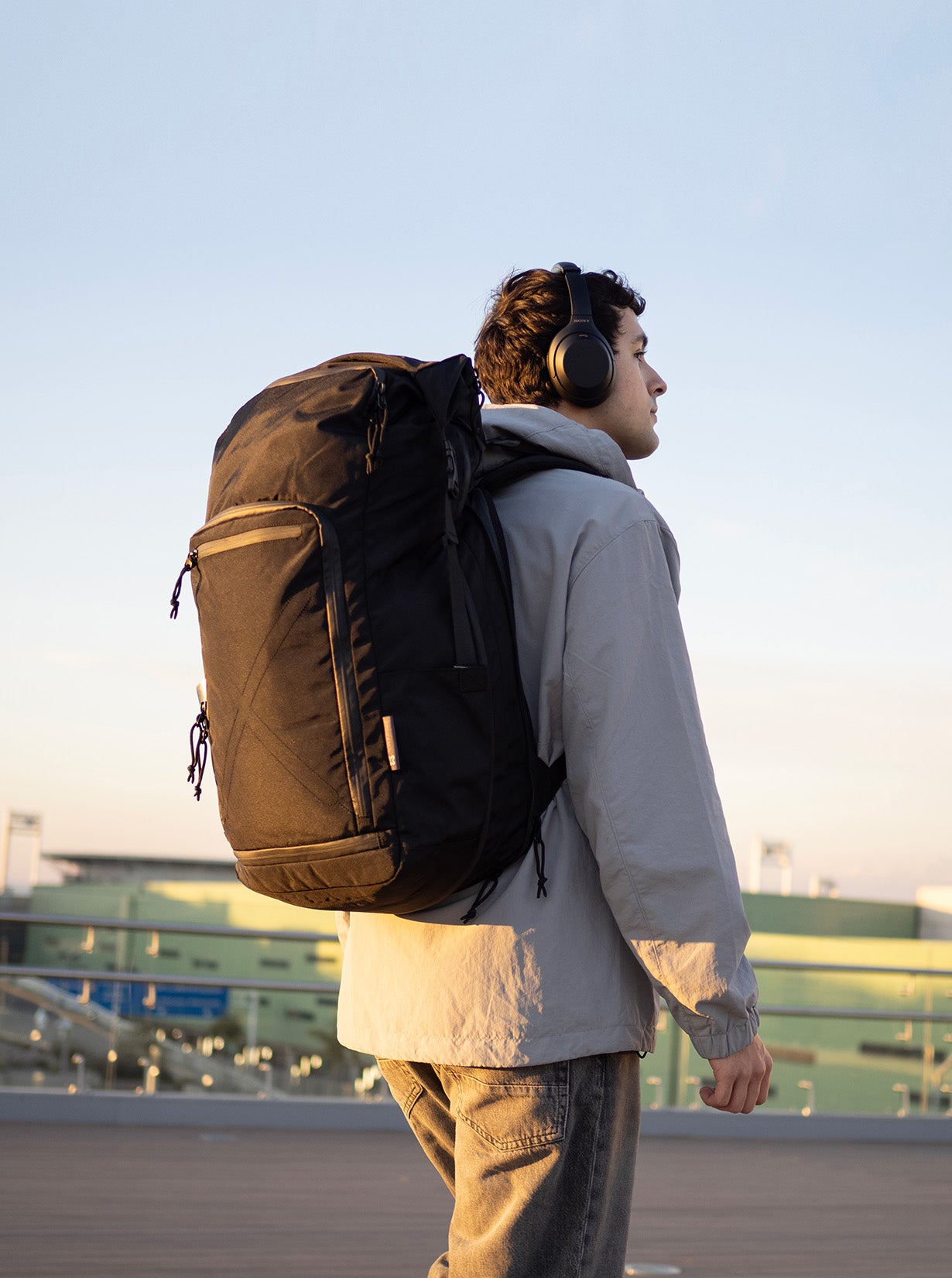 16Lから42Lまで】スーツケースのように180度全開。2WAYバックパック