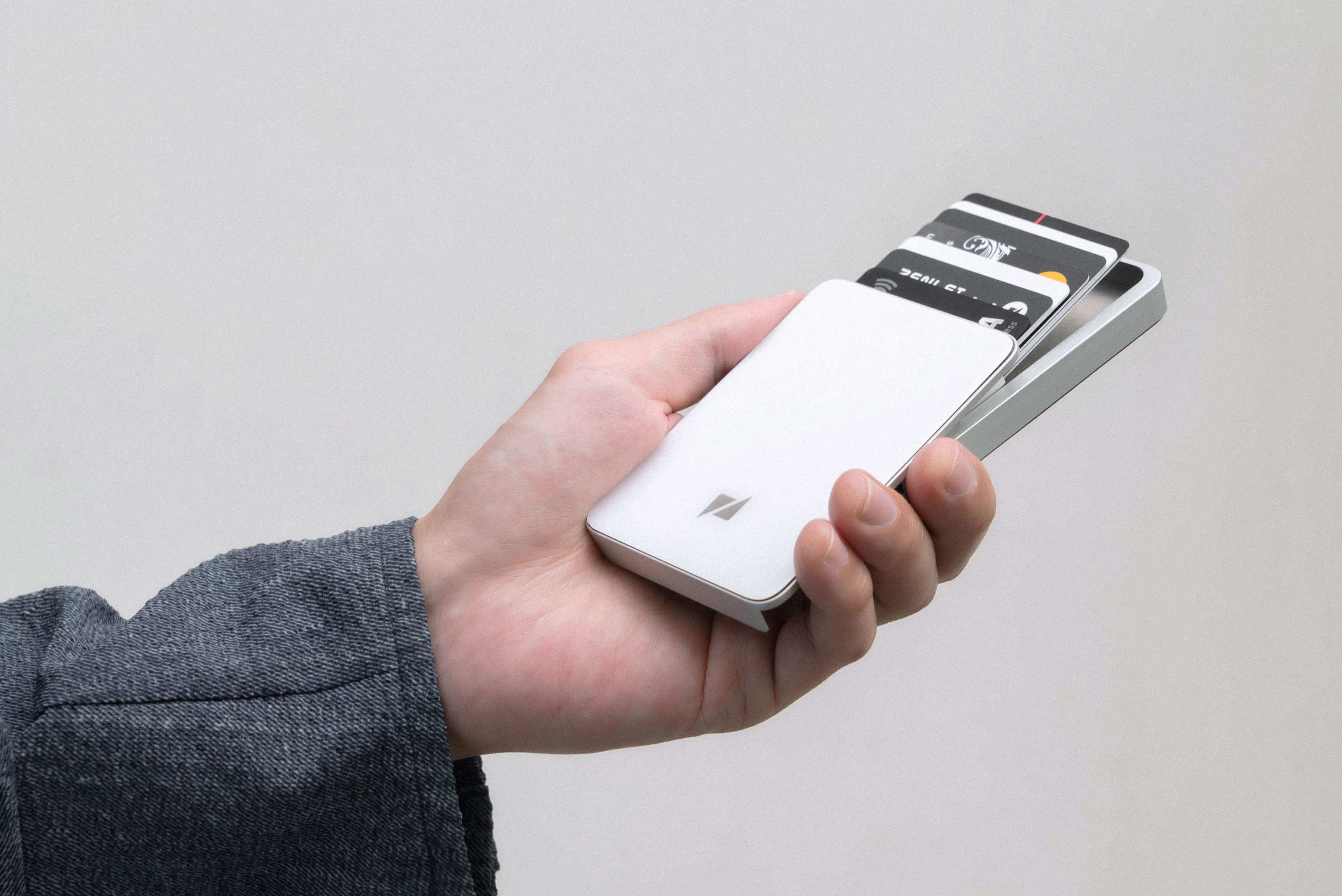 Makuake｜直感操作でセキュリティ万全！スマートなミニマルウォレット